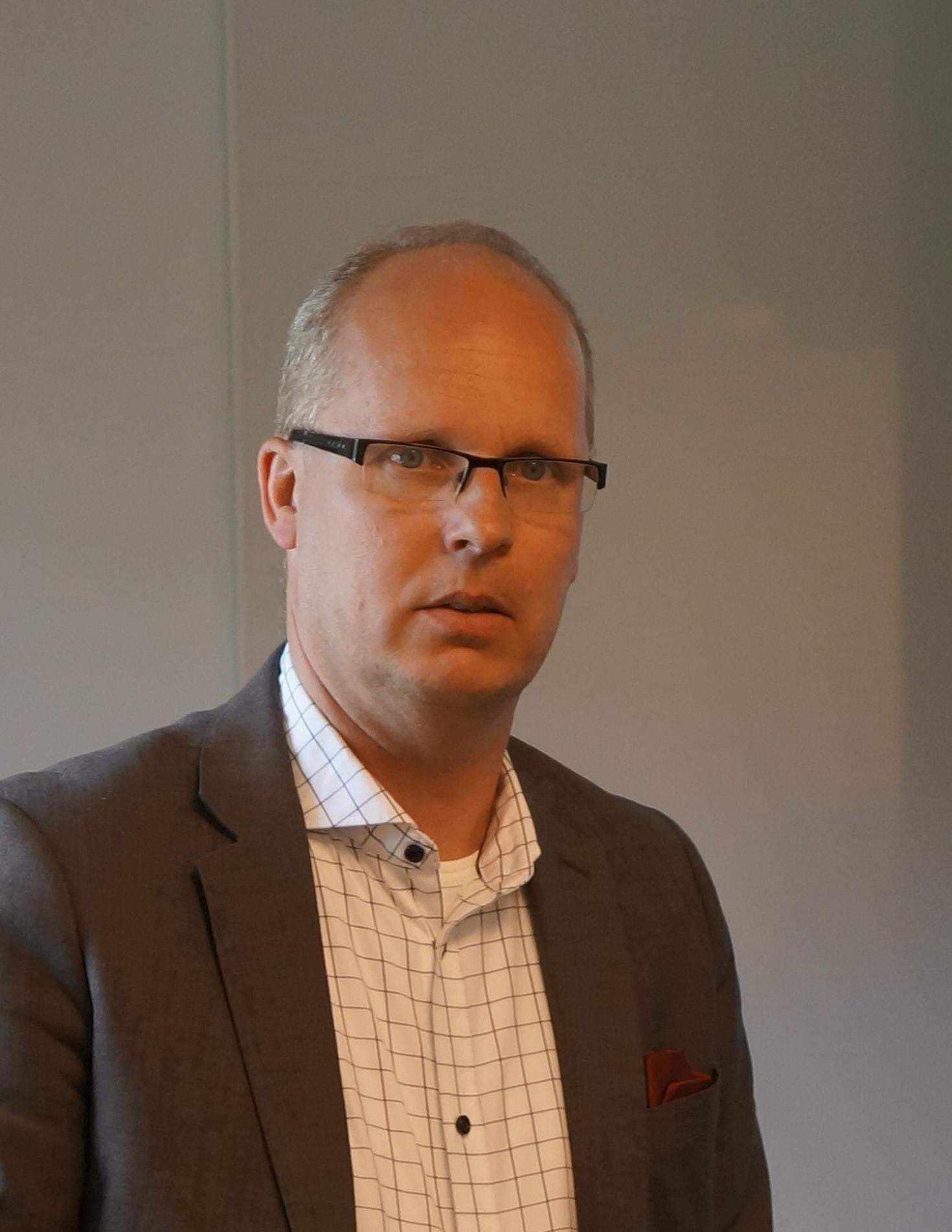 - Vi måste hjälpa företagen hitta prisvärda lokaler, säger Claes Thunblad (S).