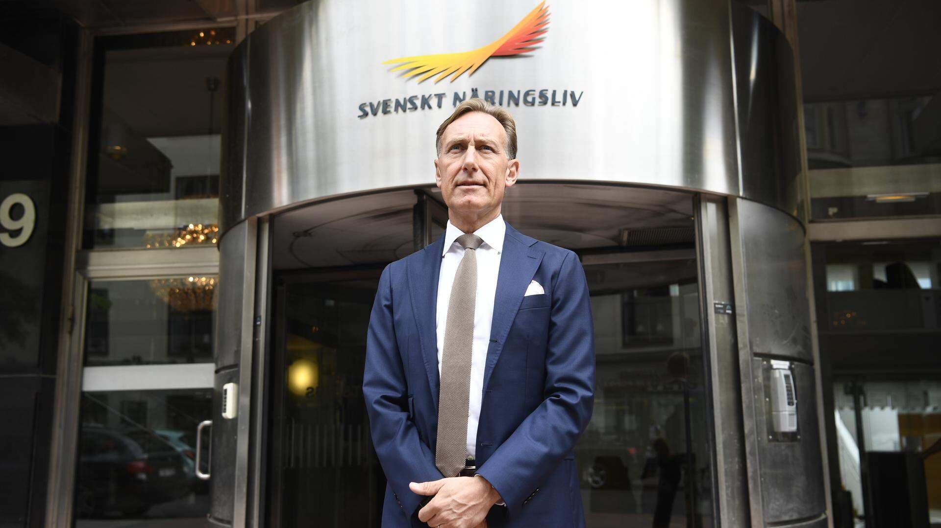 Jan-Olof Jacke, Svenskt Näringslivs vd, utanför Näringslivets Hus.