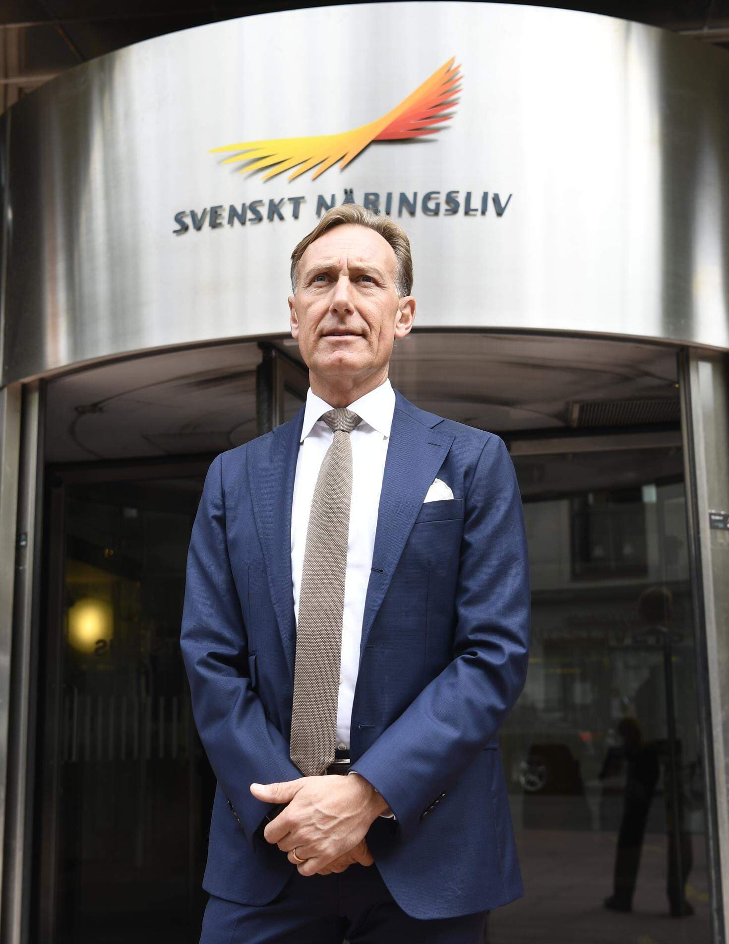Jan-Olof Jacke, Svenskt Näringslivs vd, utanför Näringslivets Hus.