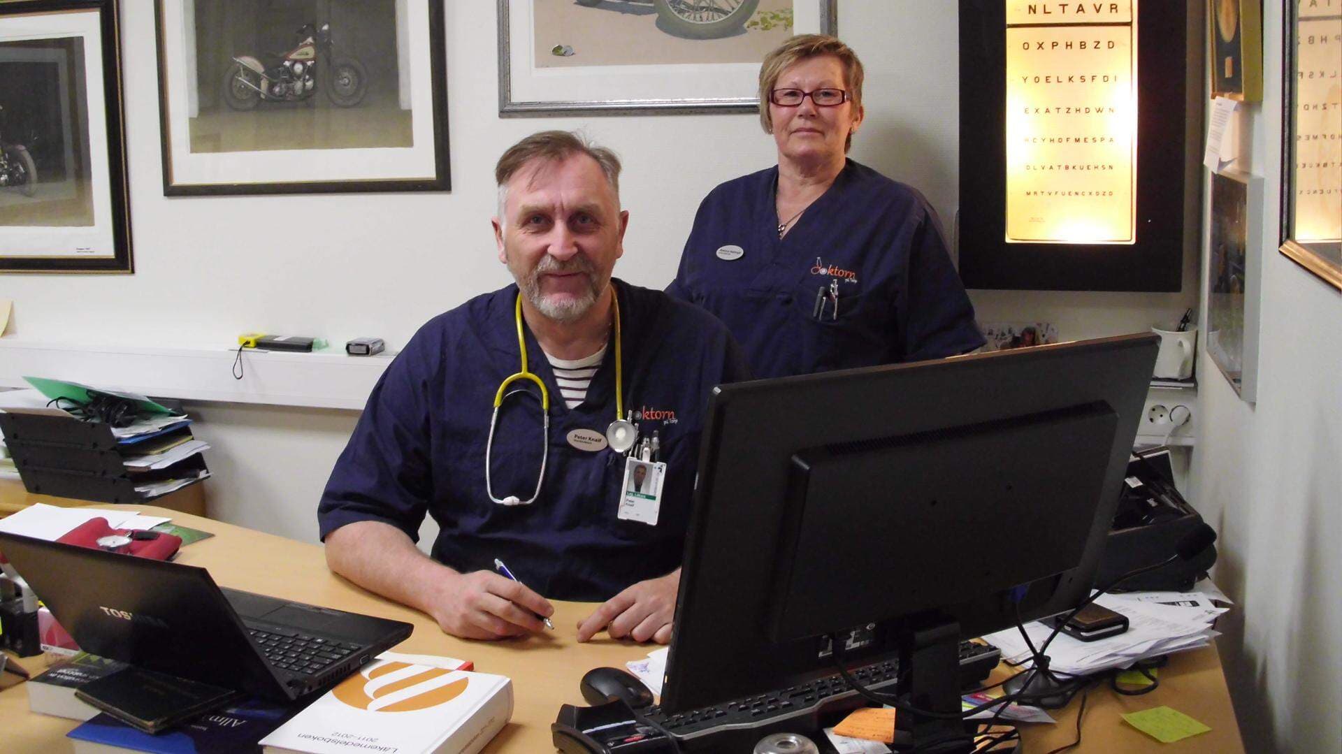 Peter Knaif och undersköterskan Annica Halmsjö, Doktorn på Torp.jpg