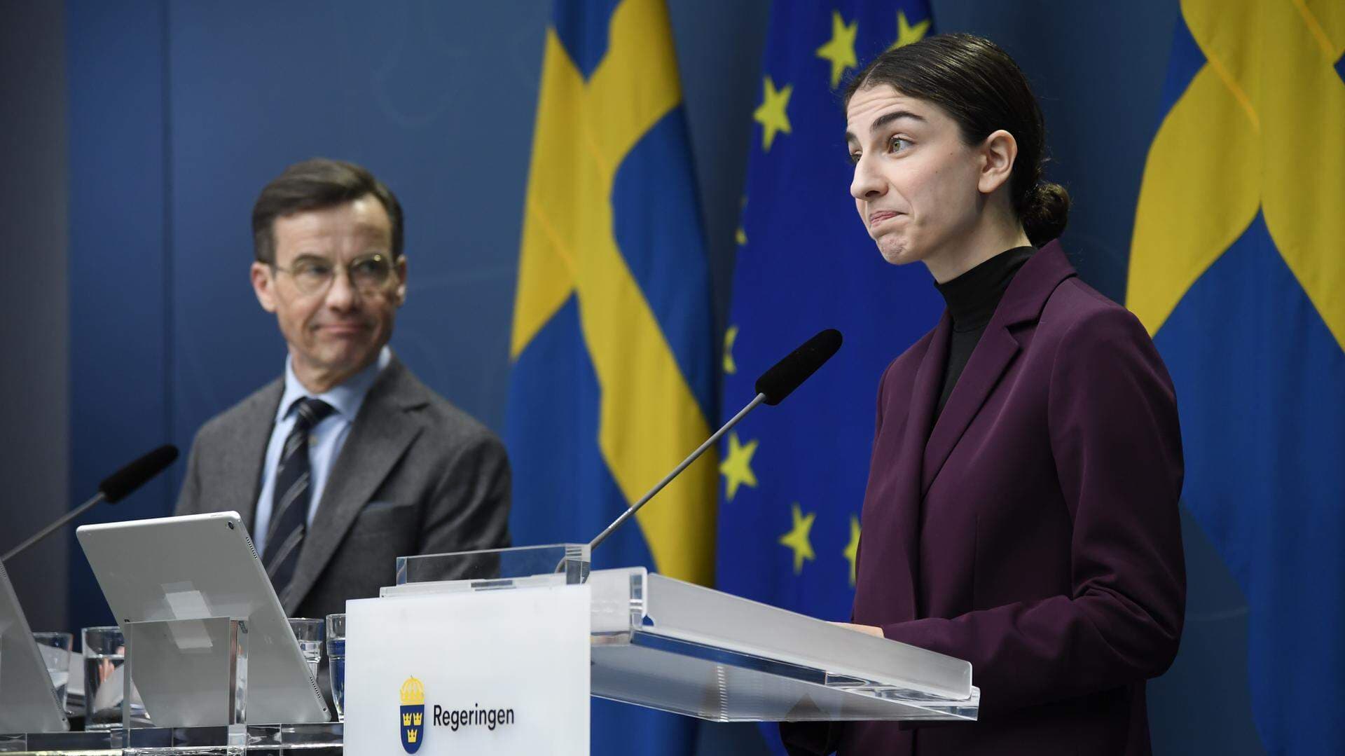 Statsminister Ulf Kristersson (M) och miljö- och klimatminister Romina Pourmokhtari (L) vid pressträff om ny kärnkraft 11 januari 2023