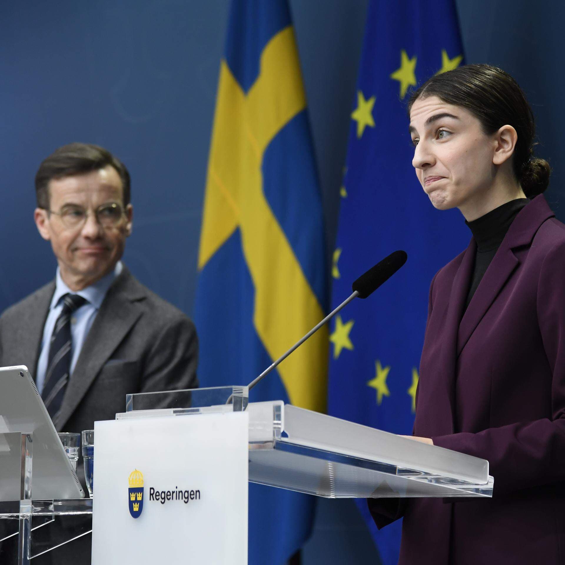Statsminister Ulf Kristersson (M) och miljö- och klimatminister Romina Pourmokhtari (L) vid pressträff om ny kärnkraft 11 januari 2023