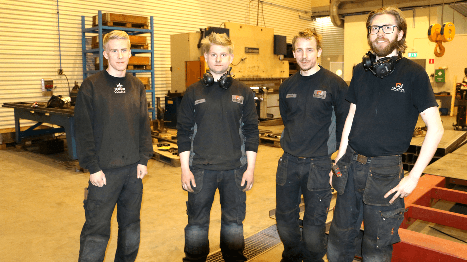 Unga medarbetare i Novas verkstad i Luleå: Mikael Bäckström, praktikant Teknikcollage och de anställda John Partanen, Jonatan Blom och Philip Jansson.