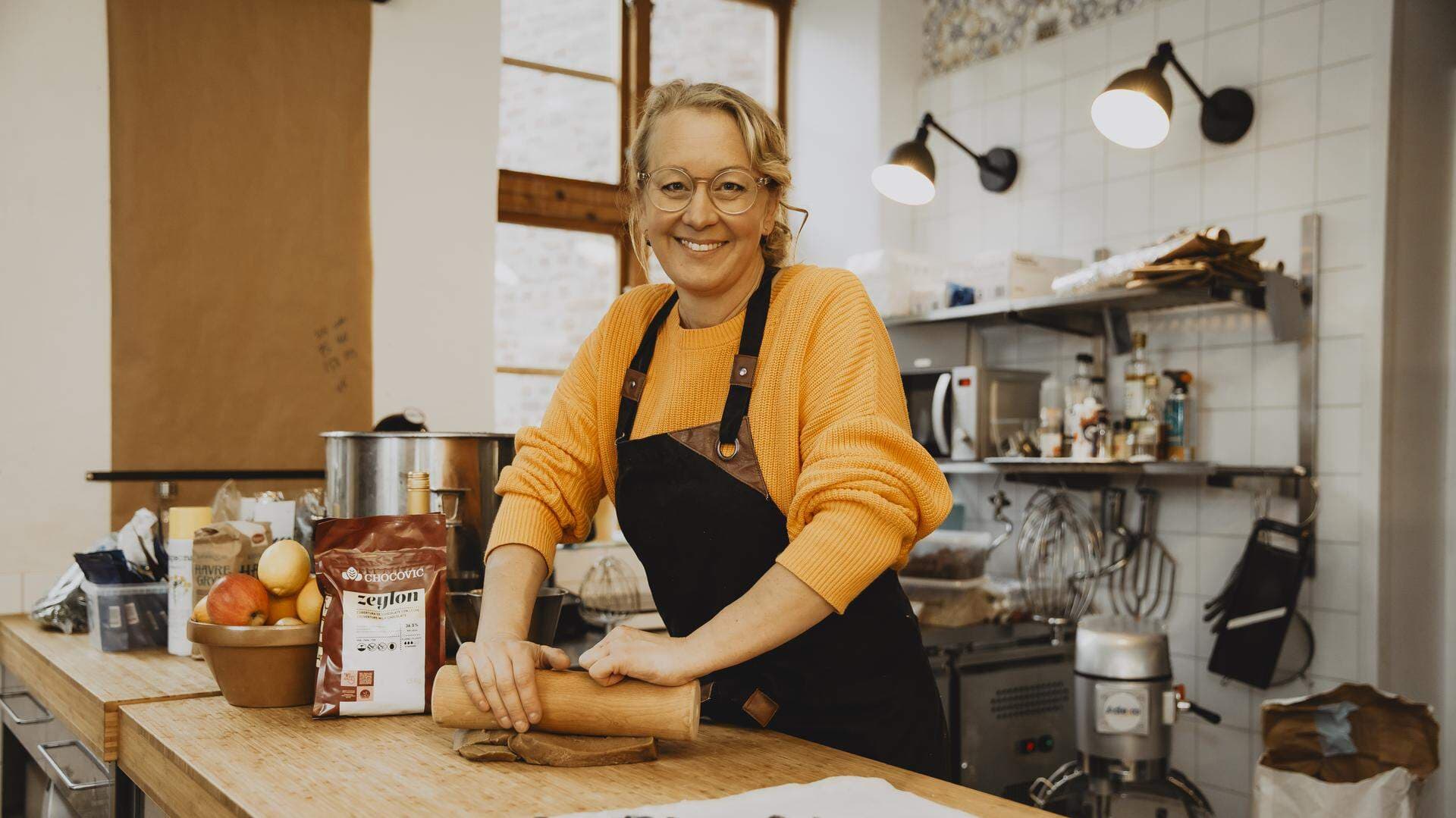 Linda Kroon i köket, bakar pepparkakor