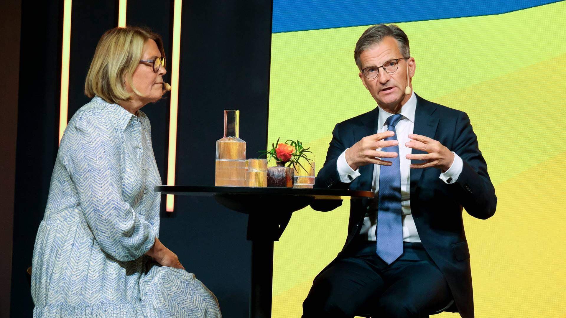 Riksbankschefen Erik Thedéen och Karin Johansson.jpg