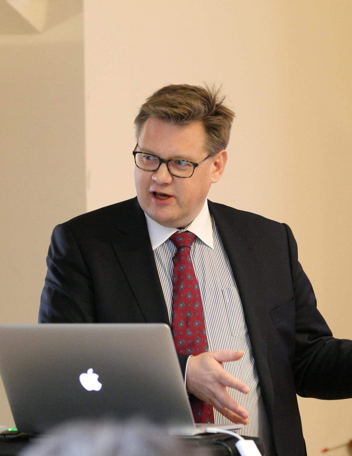 Lars Henriksson, professor i rättsvetenskap vid Handelshögskolan i Stockholm.