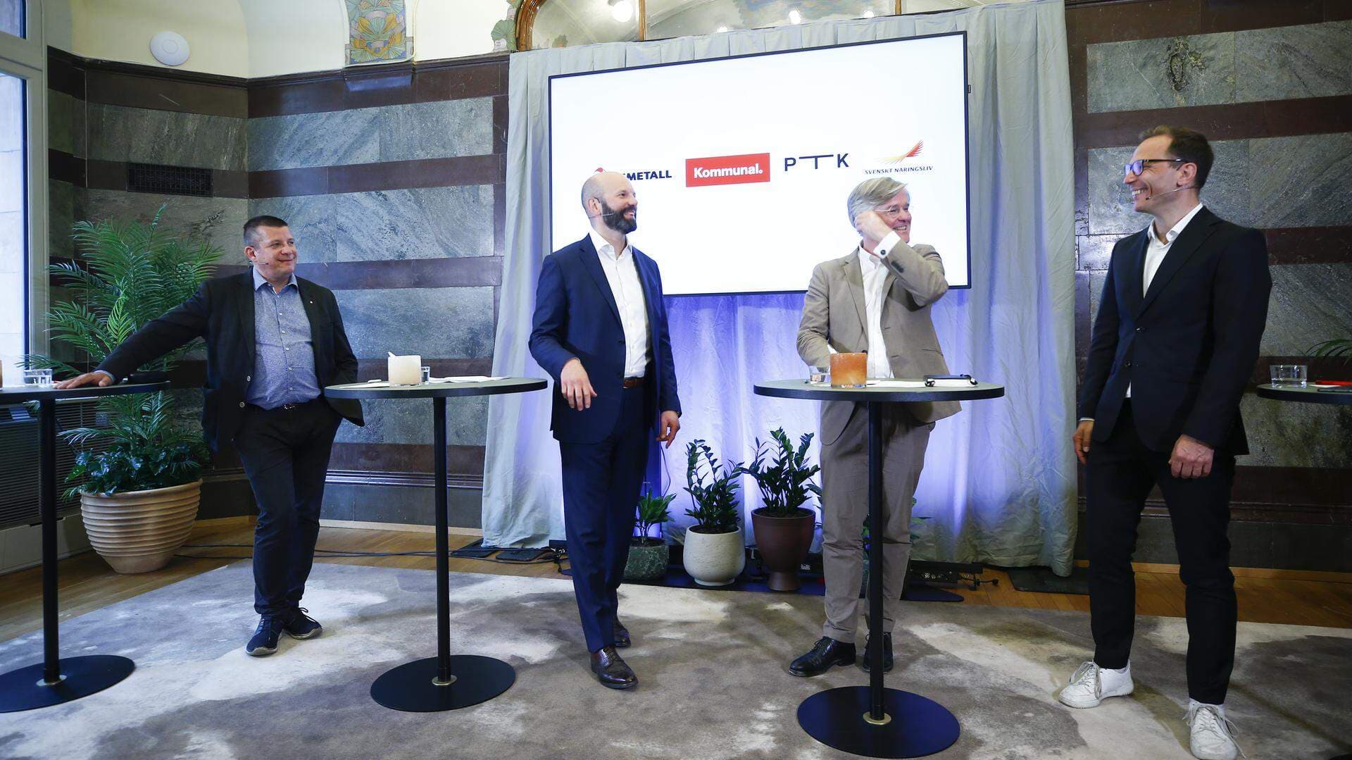 Veli-Pekka Säikkälä, avtalssekreterare IF Metall, Mattias Dahl, vice vd Svenskt Näringsliv, Martin Wästfelt, ordförande i PTK:s förhandlingschefsgrupp och Johan Ingelskog, avtalssekreterare Kommunal, kommenterar slutsatserna i regeringens utredningar vid en digital pressträff.