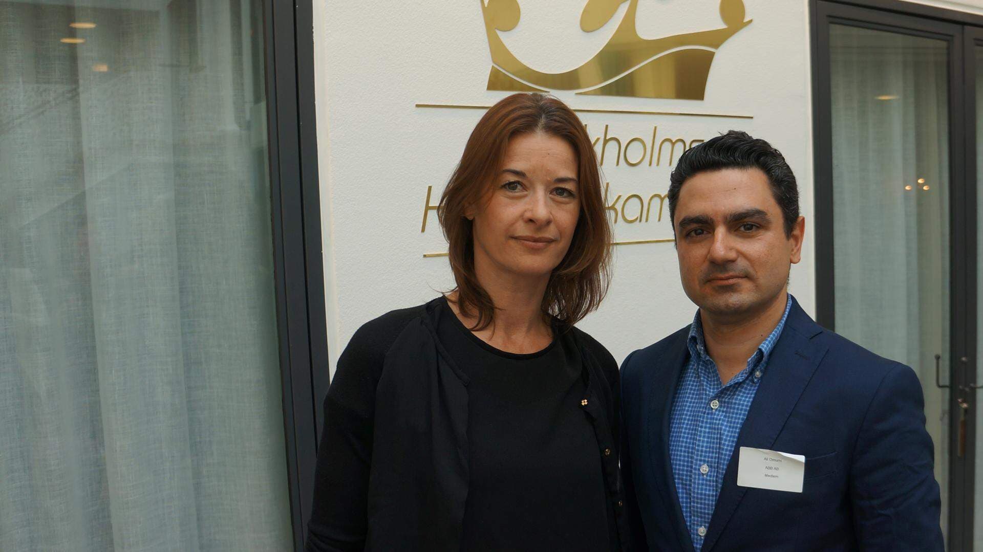 Patricia Kempff, chef för Public Affairs på ABB, tillsammans med den utvisningshotade ingenjören Ali Omumi.