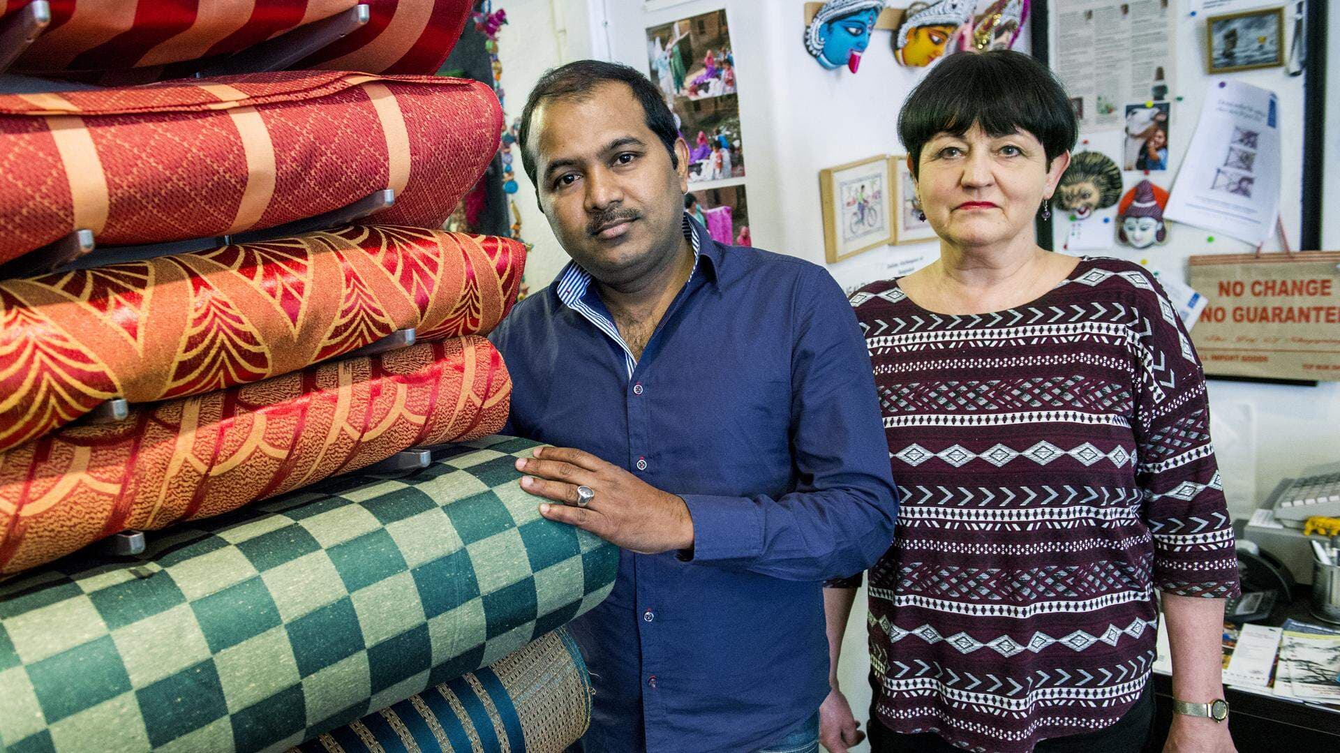 Sirajul Islam och Christina Nygren i butiken Brokiga bengalen.