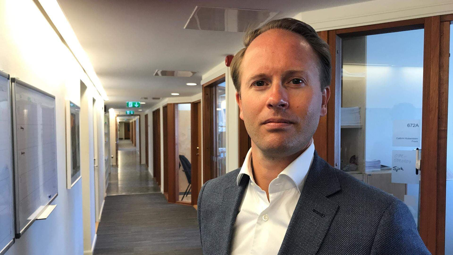Edward Hamilton, arbetsmarknadsexpert