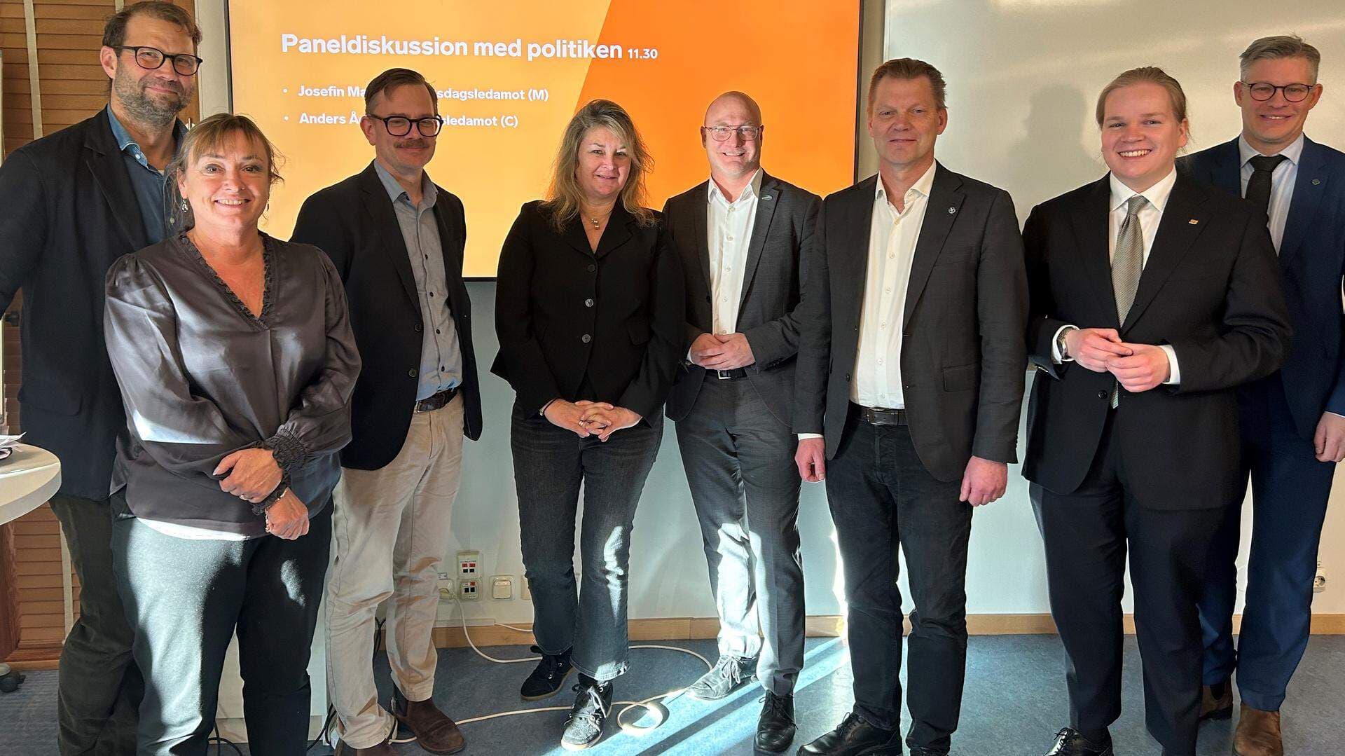 Moderator Johannes Hylander, New Republic, Tora Holmberg, vicerektor för humaniora och samhällsvetenskap, Uppsala universitet, Nils Hannerz, näringspolitisk chef, IKEM, Ulrika Wallén, högskolepolitisk expert, Svenskt Näringsliv, Mats Jägstam, rektor, Högskolan Väst, Clas Hättestrand, prorektor vid Stockholms universitet, Rasmus Lindstedt, ordförande, Sveriges Förenade Studentkårer, Anders Ådahl (C), talesperson för forskning och högre utbildning vid presentationen av Svenskt Näringslivs rapport om resurstilldelningen till högskolor och universitet.