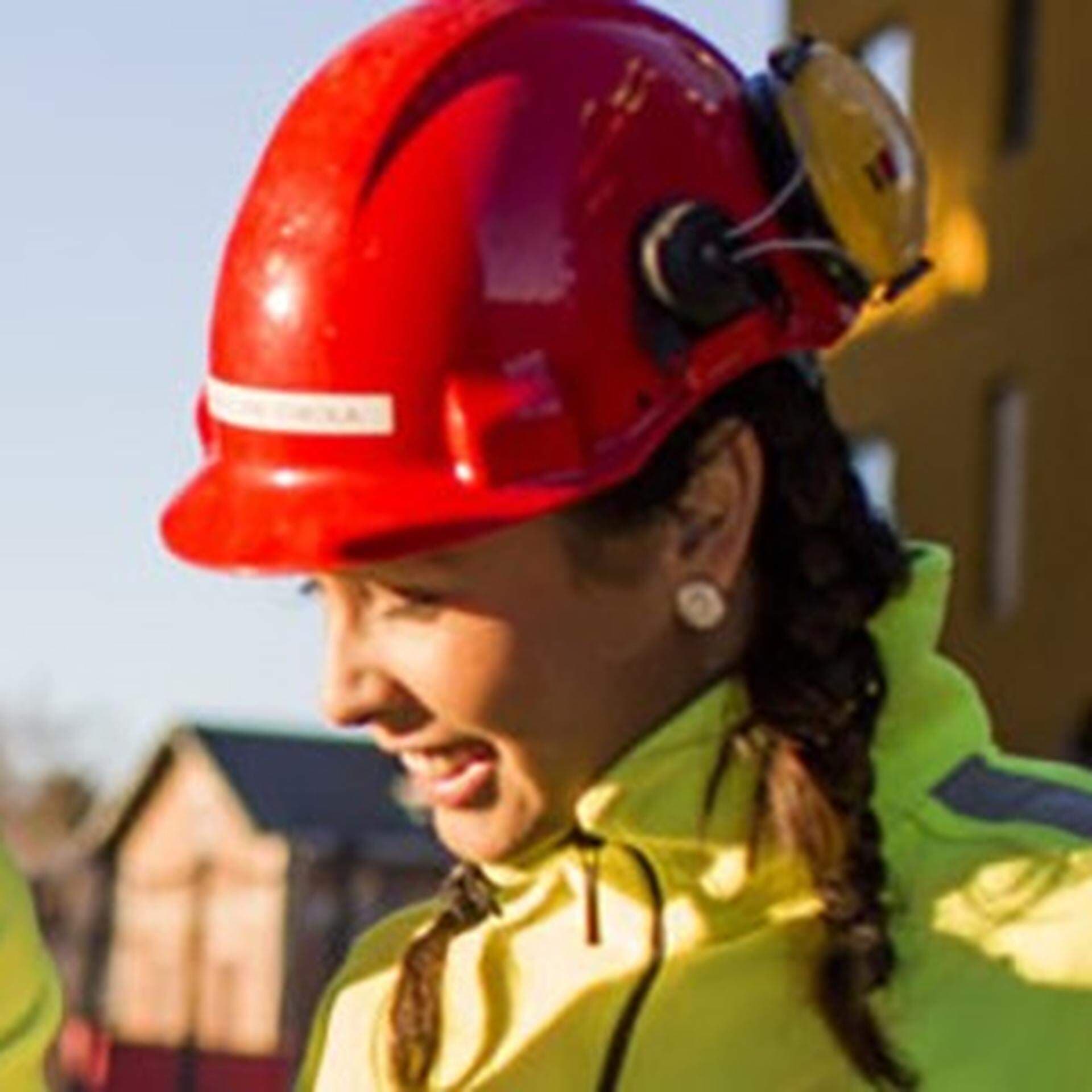 Ikano Bostads snickarlärlingsprogram Hentverkarna.