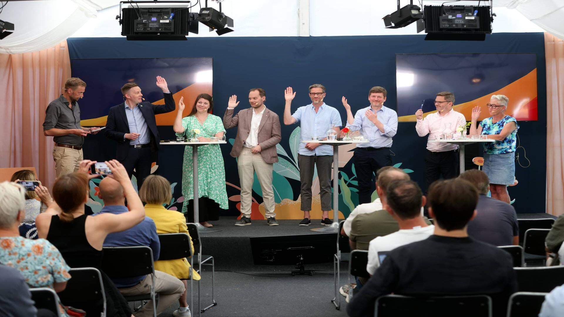 Mats Gren (M), Elin Söderberg (MP),  Martin Kinnunen (SD), Daniel Westlén (L), Martin Ådahl (C), Daniel Liljeberg (KD), Monica Haider (S).