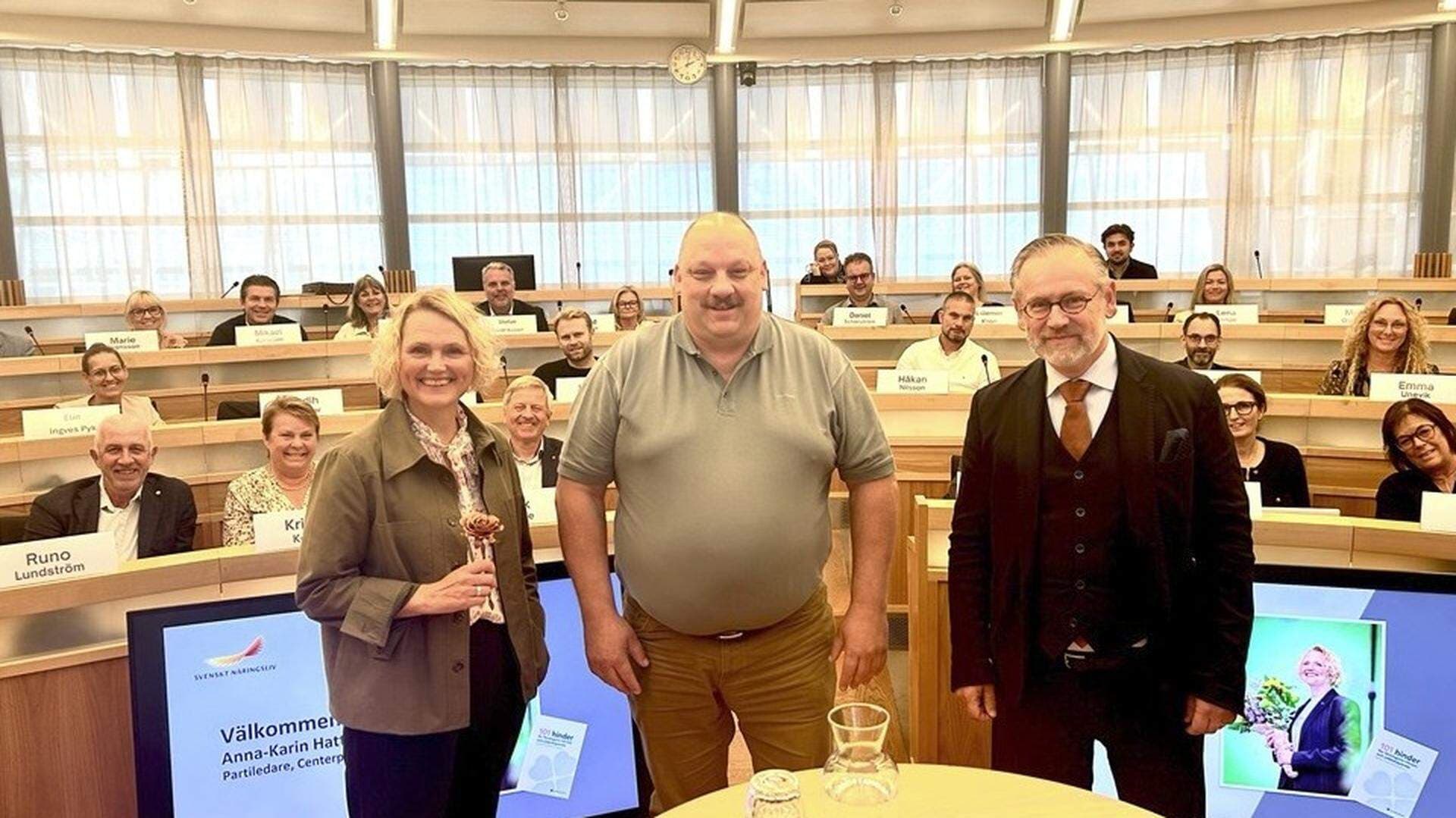Anna-karin Hatt på SME-kommittén. Jörgen Rasmusson och Jens Hedström bredvid.