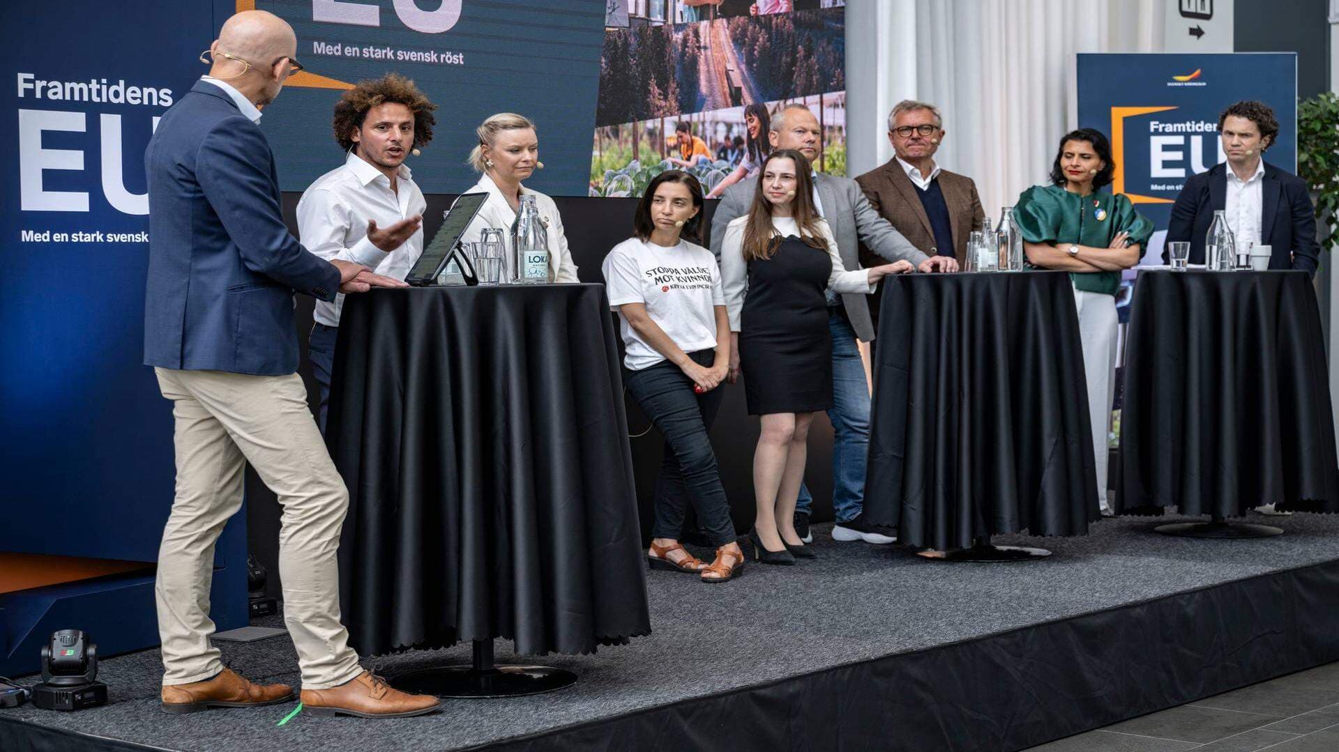 Politiker och företagare samlas på scenen vid debatt inför EU-valet.