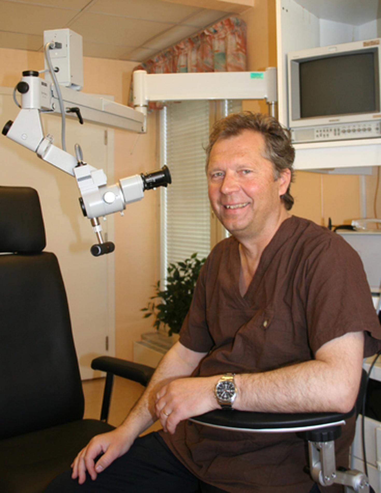 - Egentligen jobbar jag nog lika många timmar nu som jag gjorde på sjukhuset. Men det känns bättre och lättare då jag kan planera själv, säger Stefan Sterner.