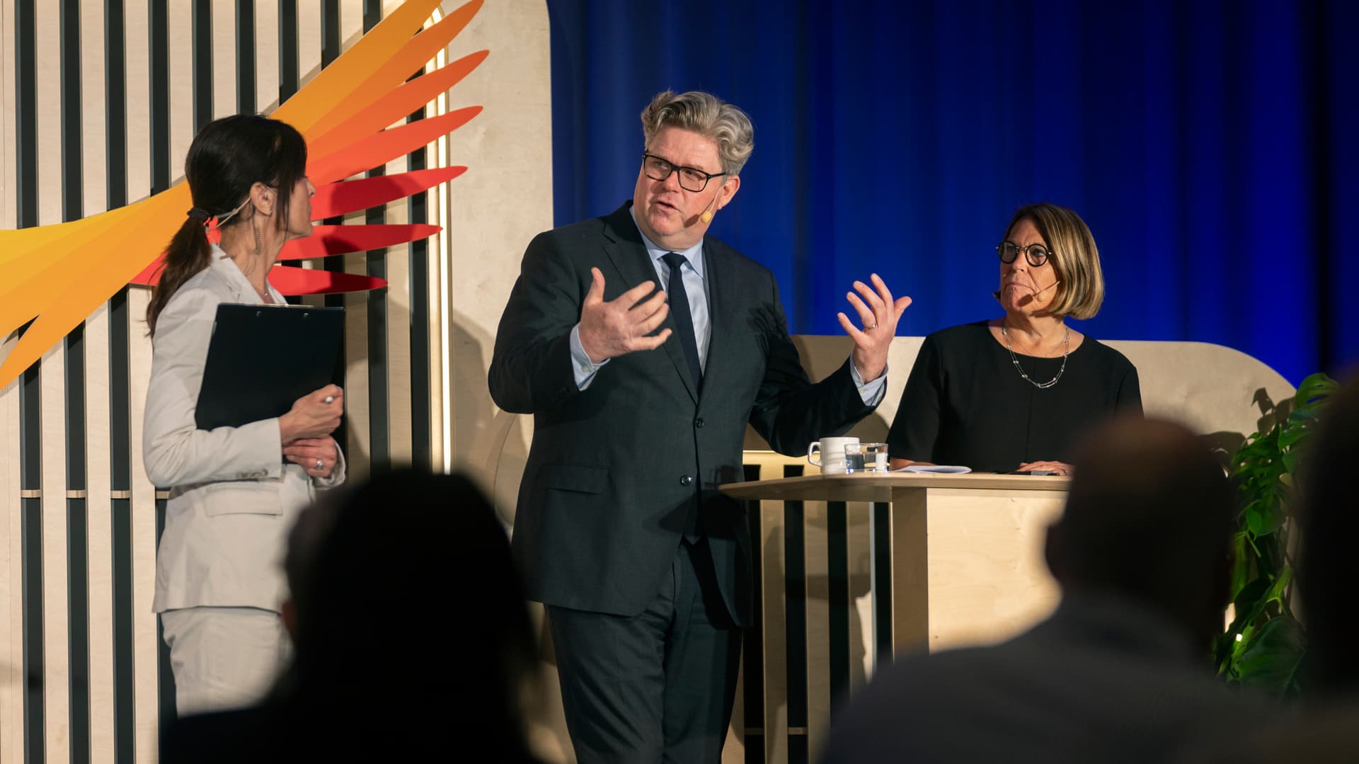 Justitieminister Gunnar Strömmer och vice vd Karin Johansson.