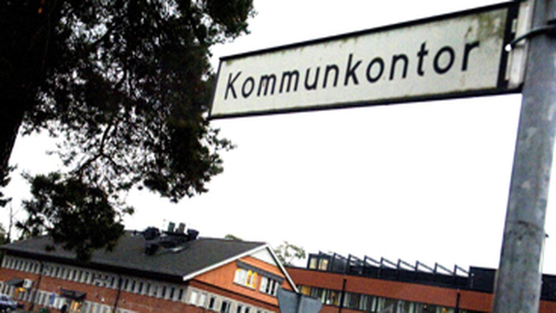 Skylt som det står kommunkontor på.