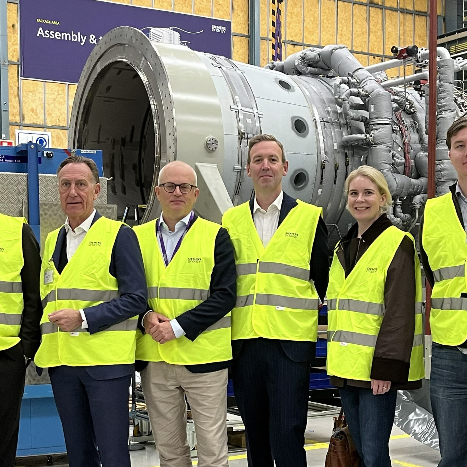 Jan-Olof Jacke på besök hos Siemens Energy i Finspång