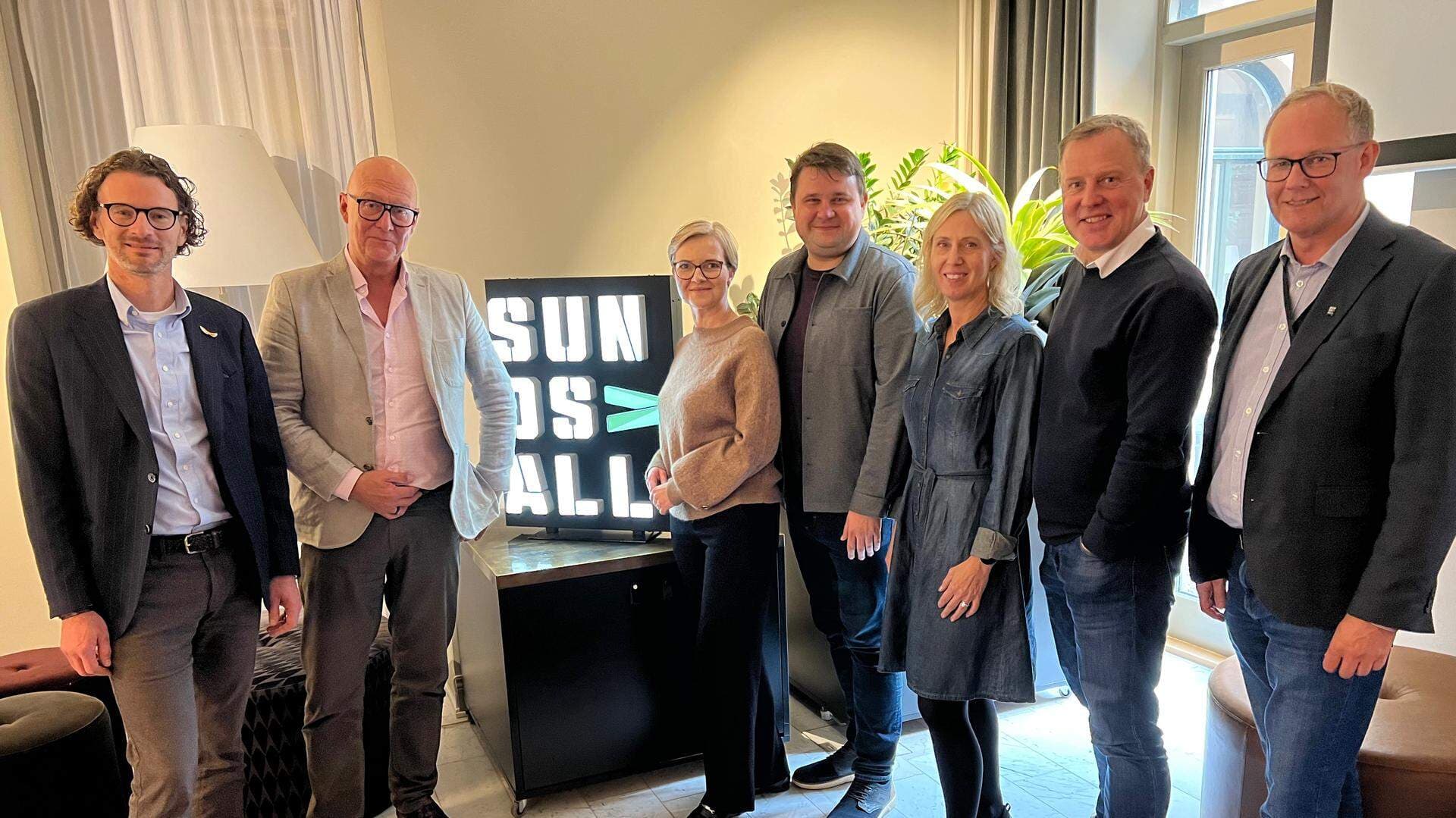 Deltagarna står uppradade.