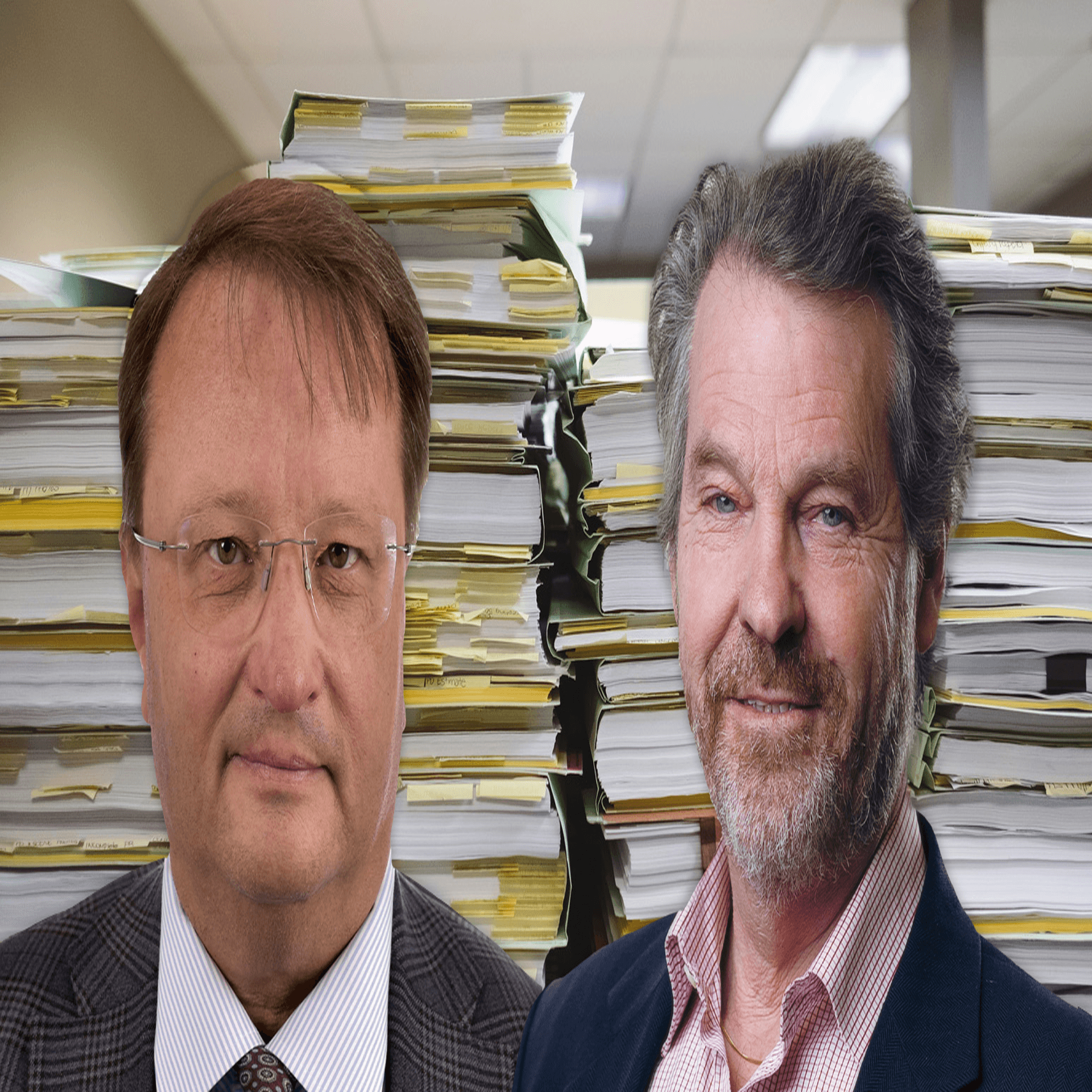 Lars Beckman och Stefan Fritzdorf framför högar med dokument