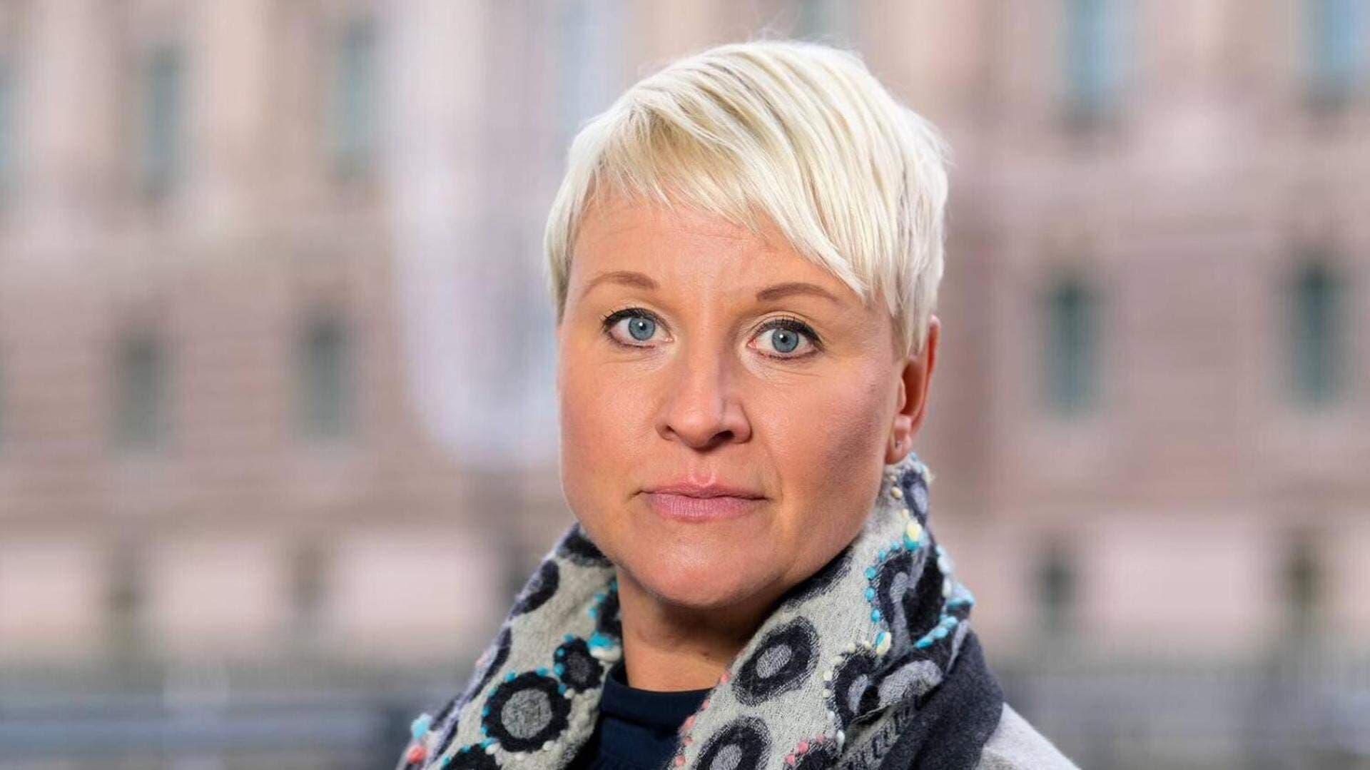 Anna Tenje, äldre- och socialförsäkringsminister