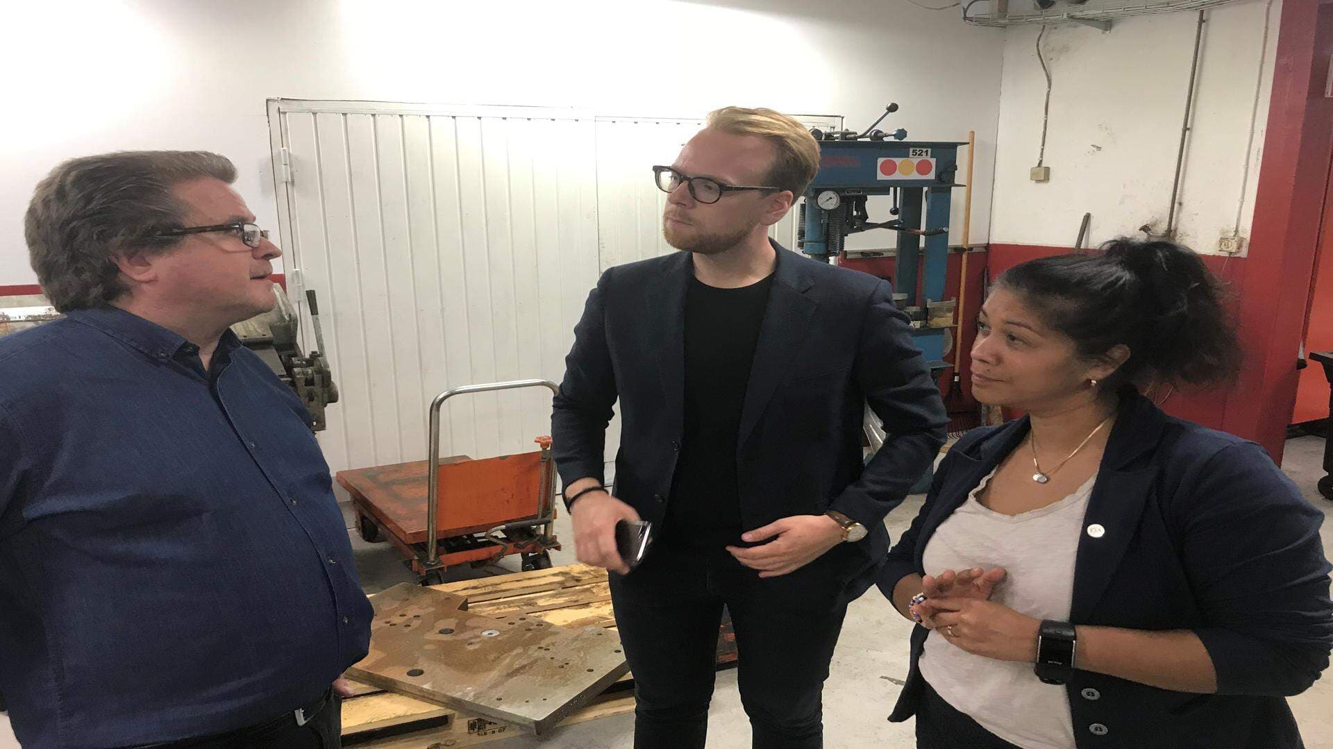 LINTO AB besök av politiker.jpg