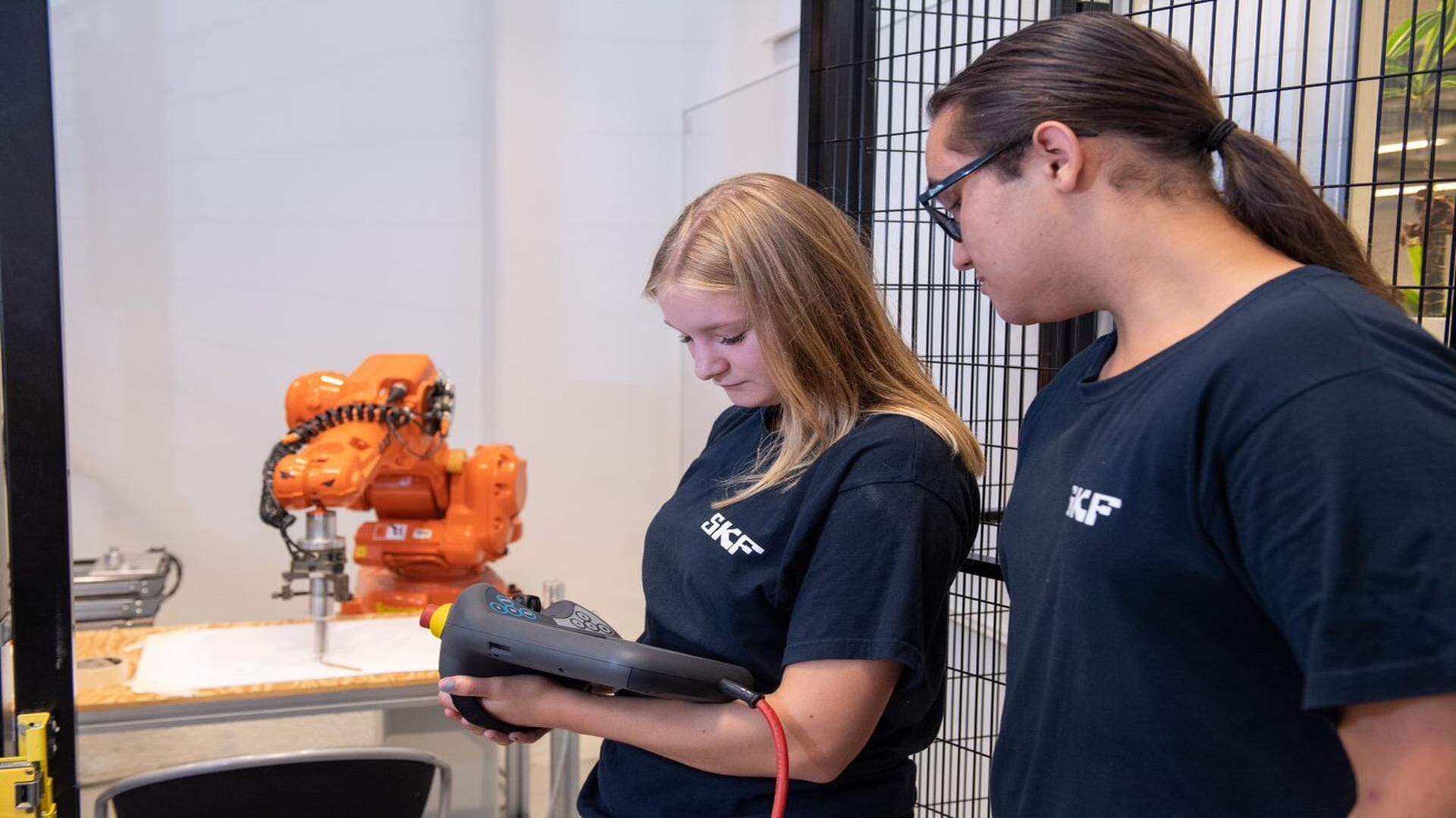 Koll på framtiden. Felicia Jonsson och Nik Erlandsson och går i åk 2 på SKF Tekniska Gymnasium.