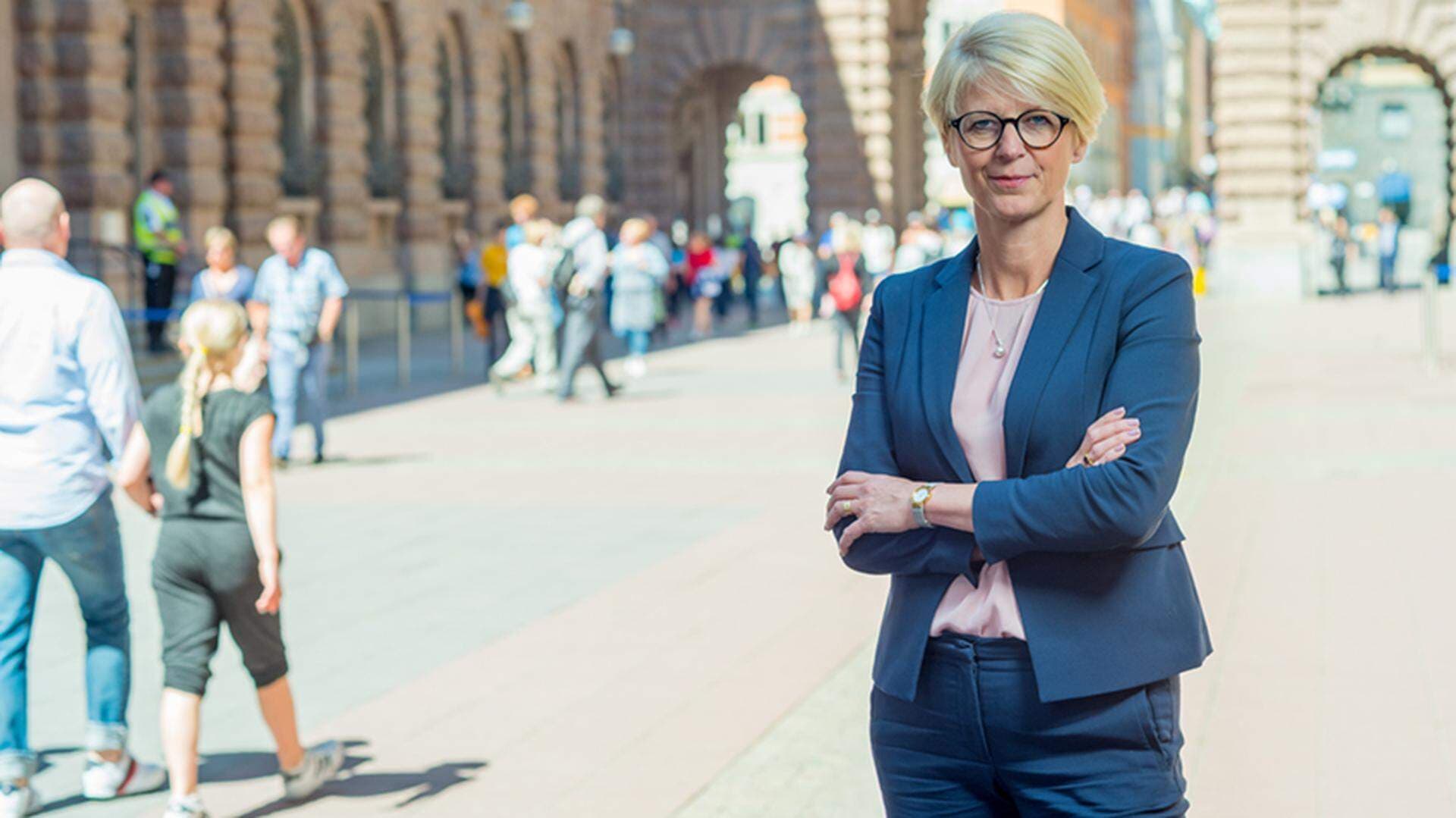 Elisabeth Svantesson (M) vill se förändrade konfliktregler.