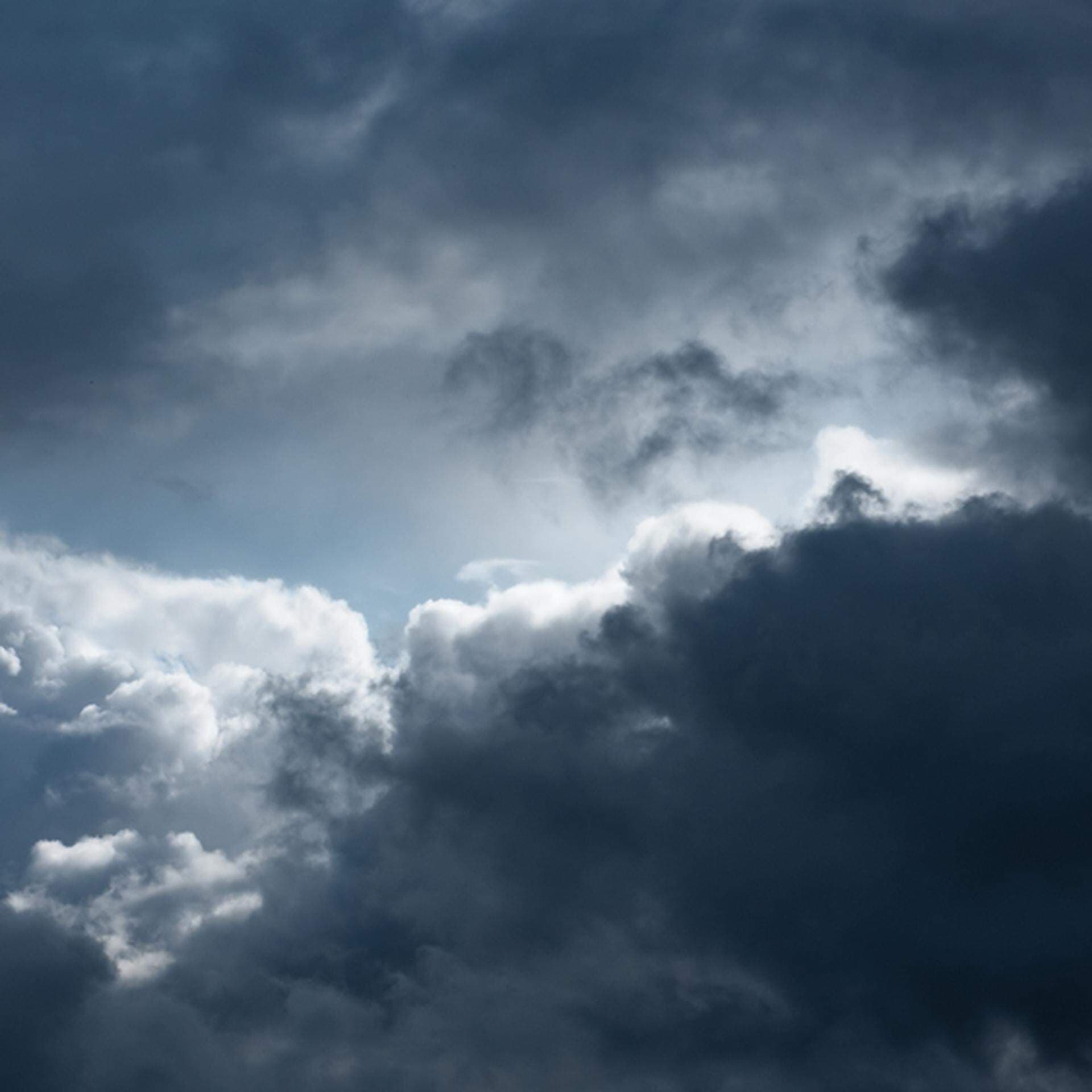 mörka moln.jpg