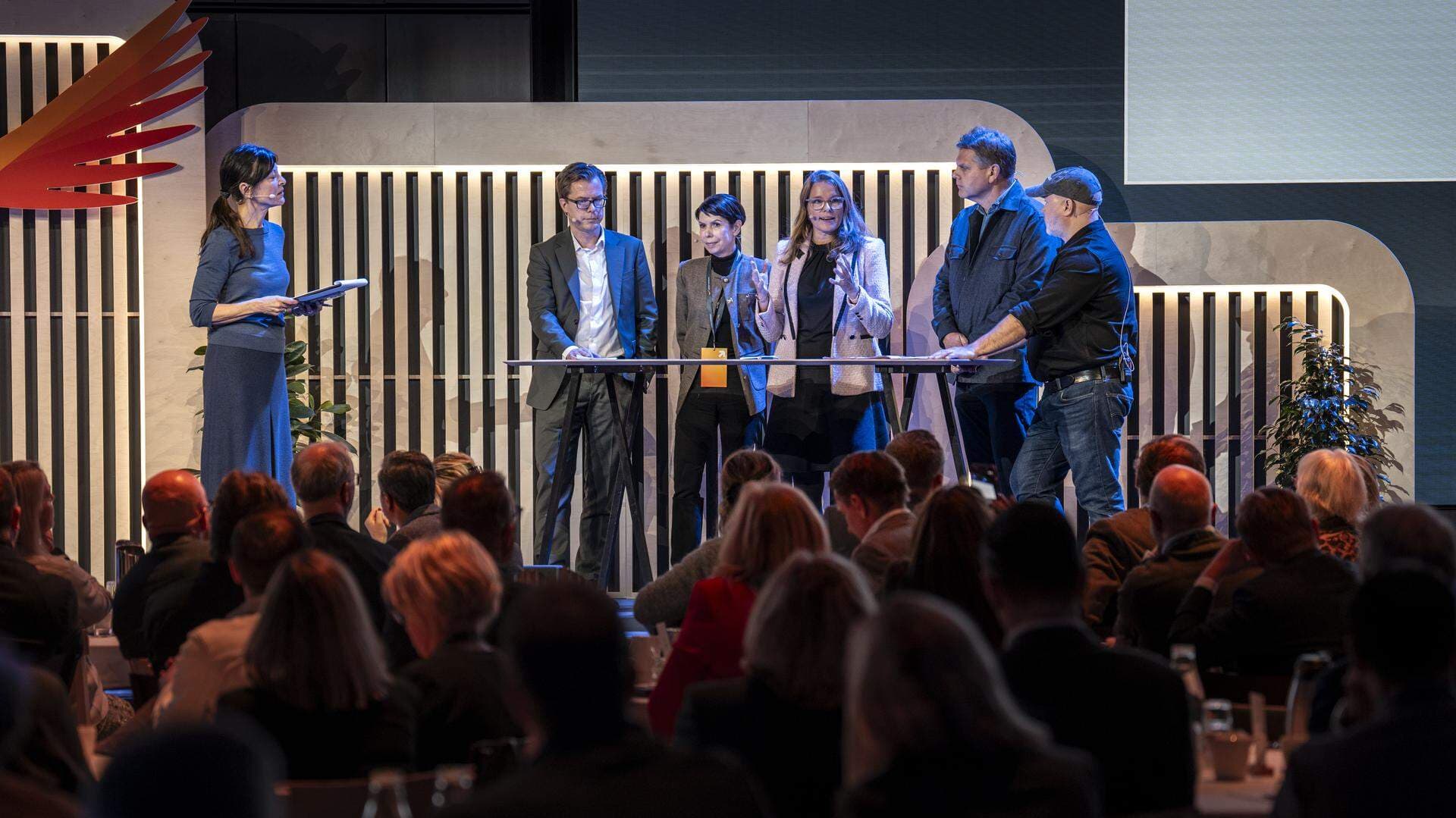 Tillväxtdagen i Göteborg. Sven-Olov Daunfeldt, chefsekonom Svenskt Näringsliv i panelsamtal med Nicholas Pettersson, vd Willys, Caroline Segerstén Runervik, nordenchef Capgemini, Sara Wallin, vd Chalmerstiftelsen samt Magnus Sahlholm, head of Group Strategy, Volvo Group.