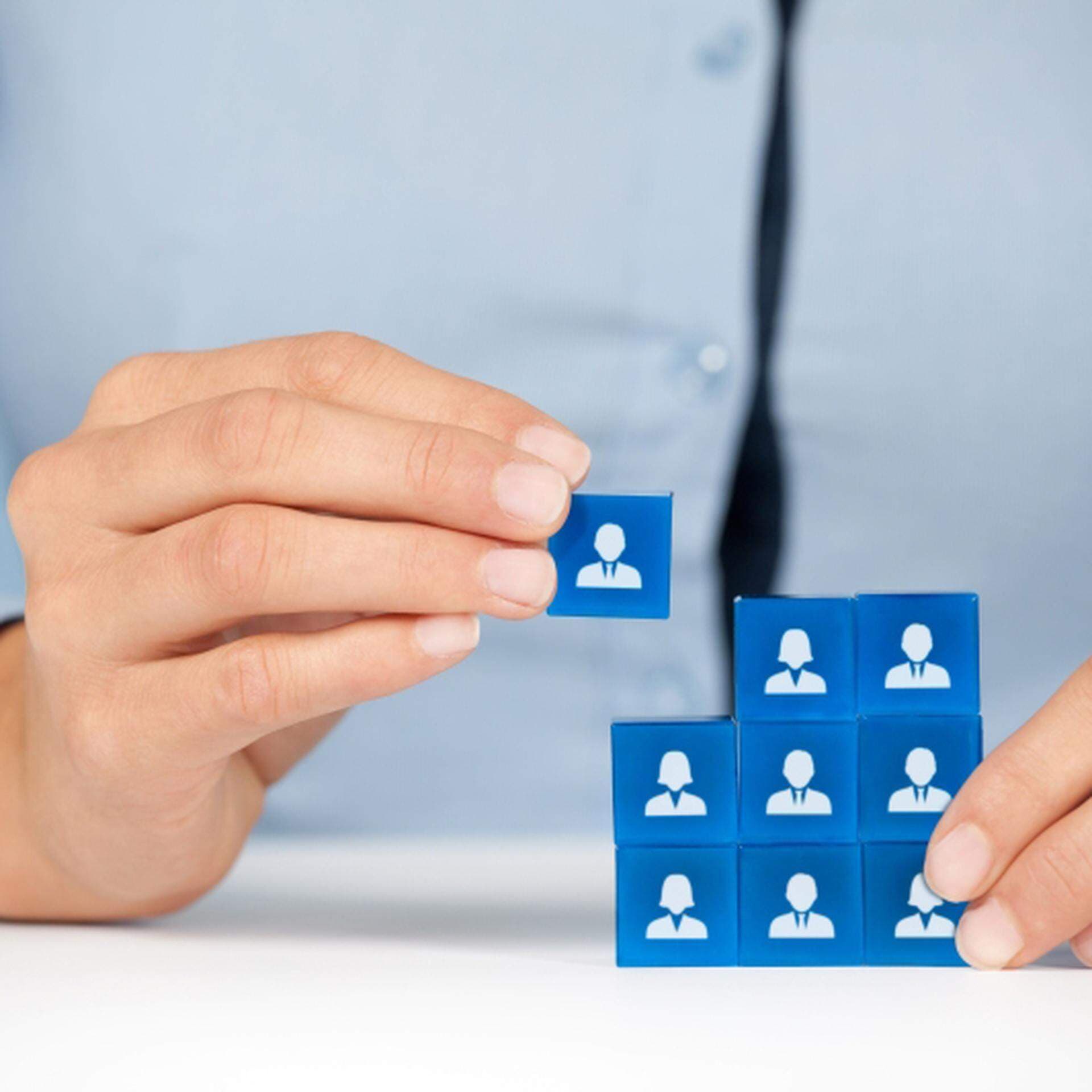 klossar med ikoner av människor