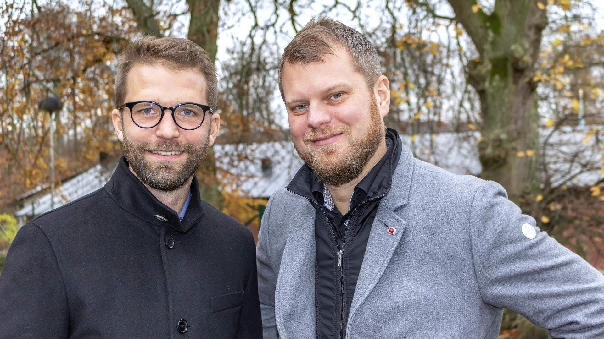 Två personer höstbild