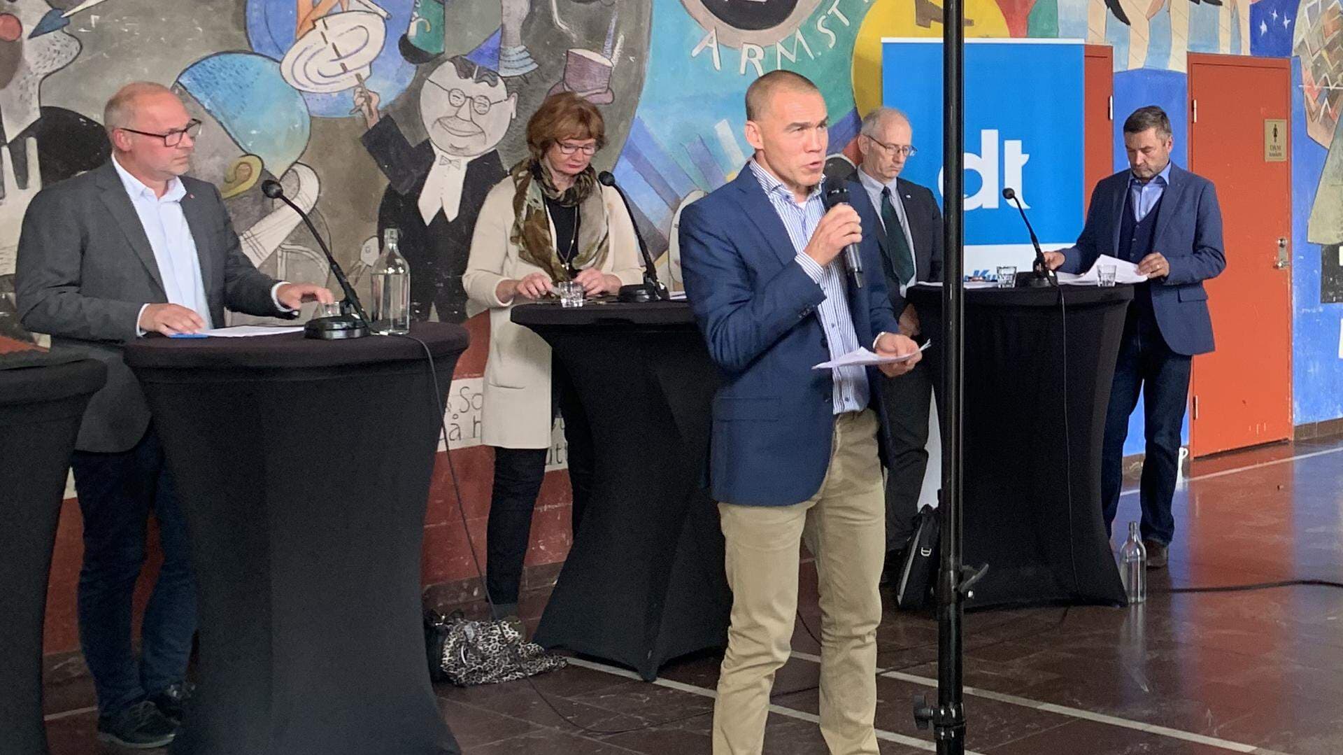 Deltagare i paneldebatt i Borlänge.