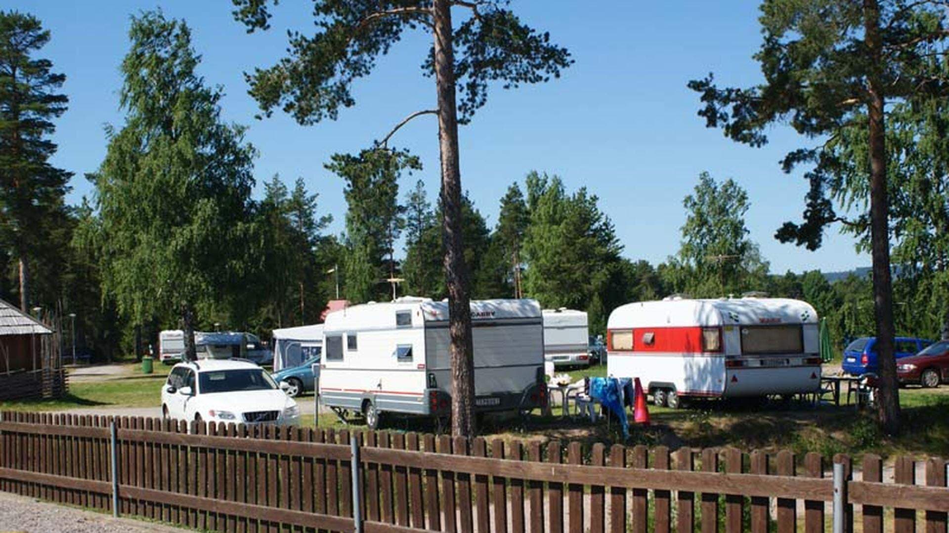 Husvagnar uppställda på Ljusdals Camping