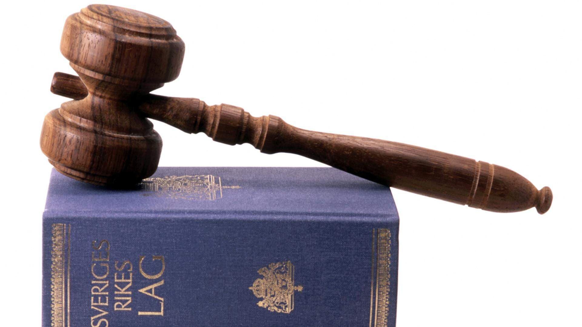 Lagbok och ordförandeklubba