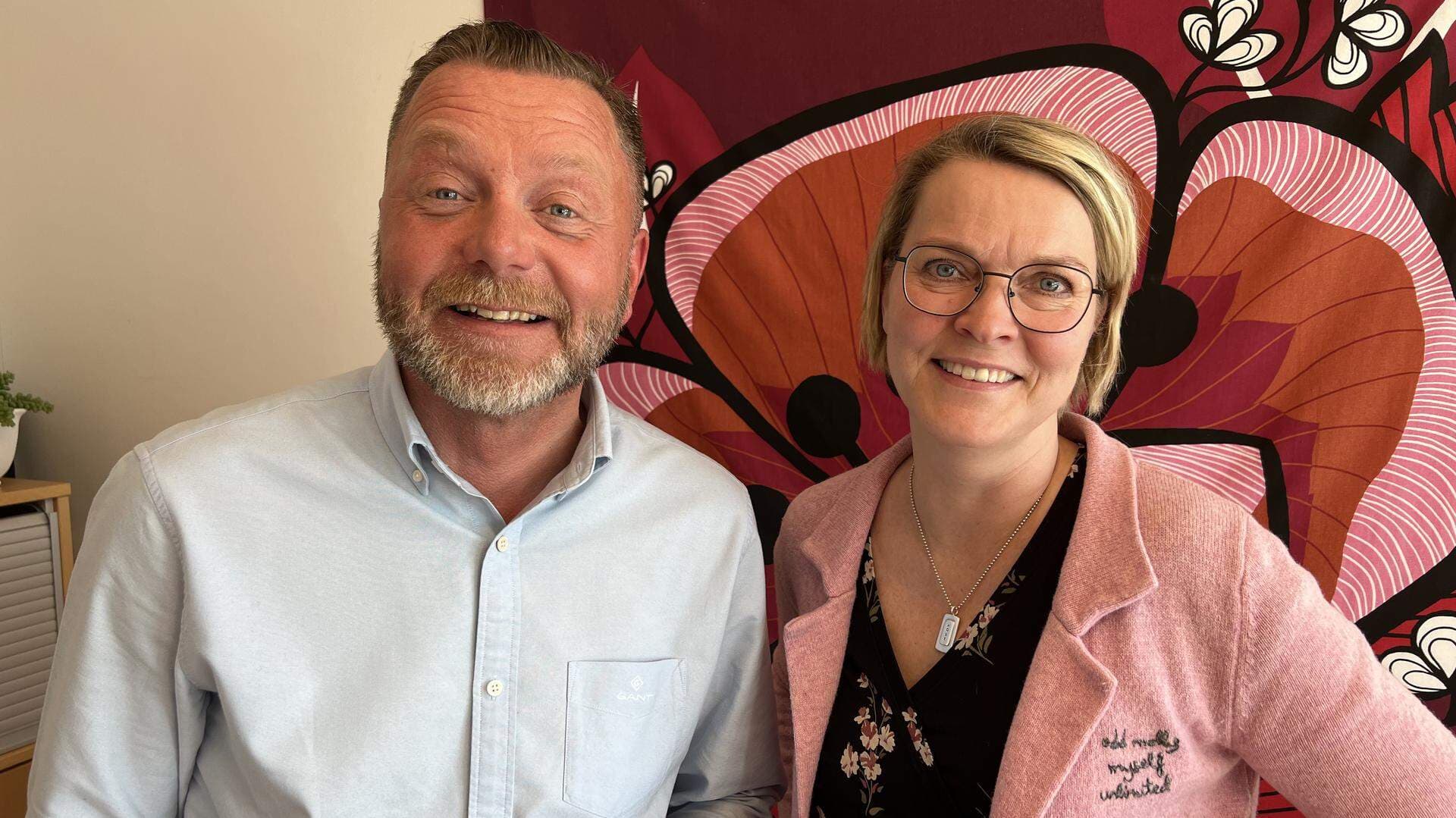 Magnus Jonsson (S), kommunstyrelsens ordförande och näringslivschef Mimmi Ekström