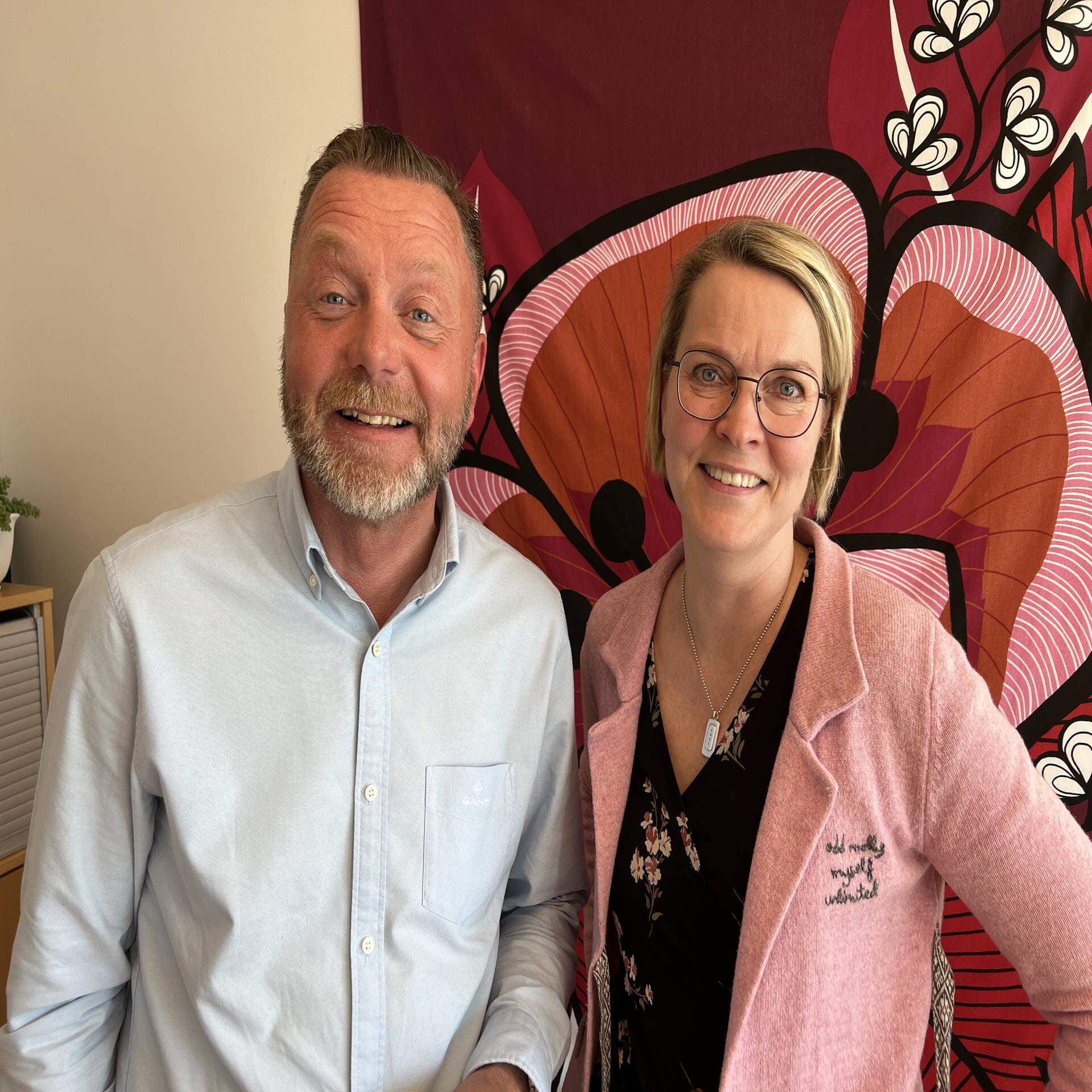 Magnus Jonsson (S), kommunstyrelsens ordförande och näringslivschef Mimmi Ekström