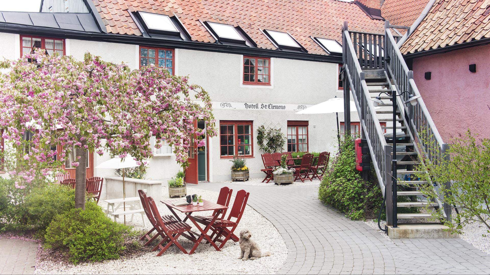 St Clemens innergård