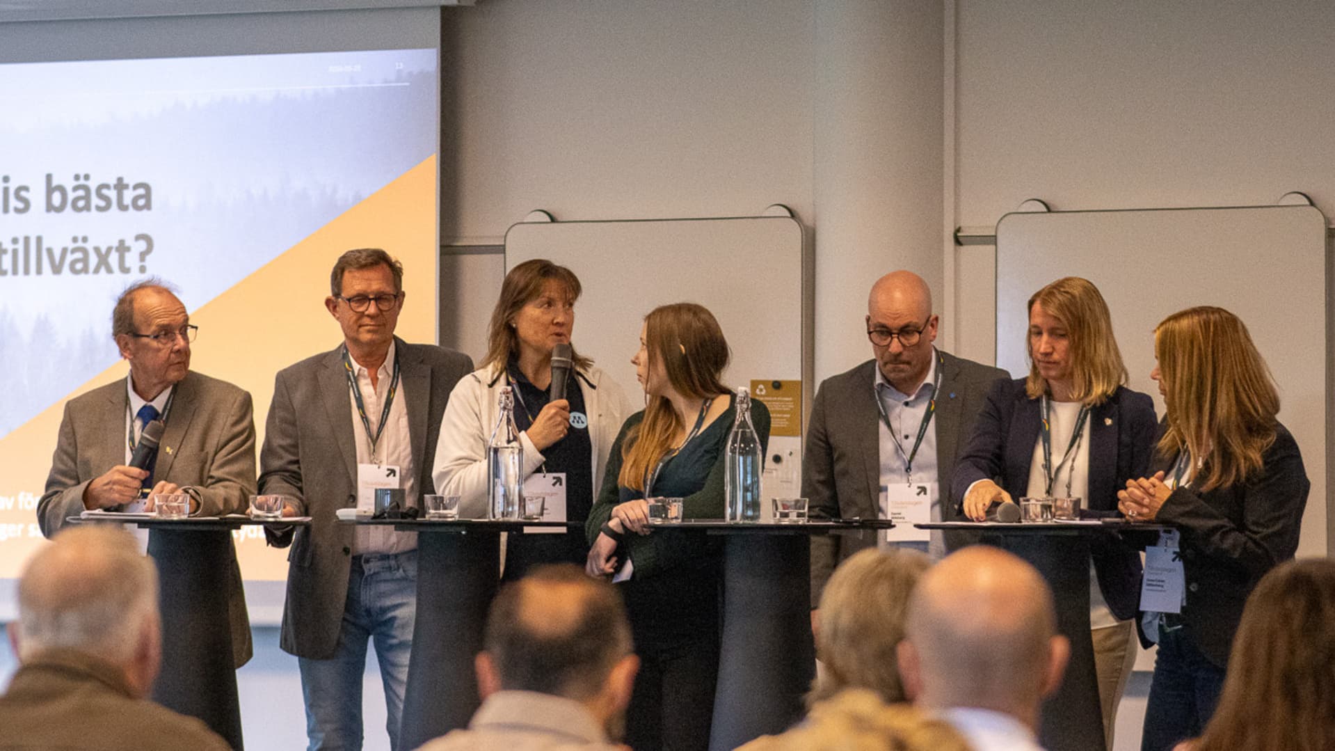 Peter Eriksson (SD), Dan Gaversjö (L), Elise Ryder Wiken (M), Hanna Wagenius (C), Daniel Wikberg (KD), Christina Hedin (V) och Anna-Caren Sätherberg (S).