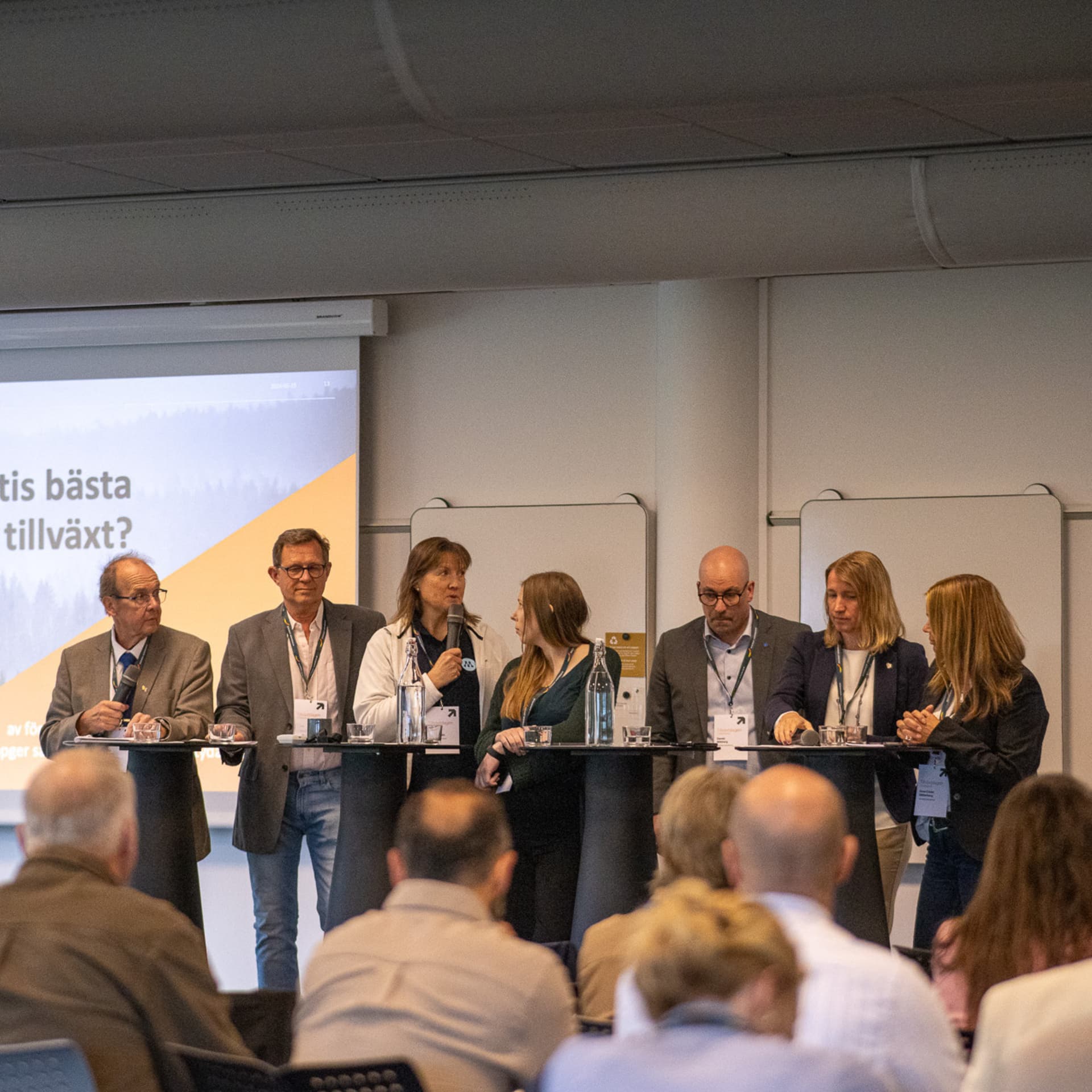 Peter Eriksson (SD), Dan Gaversjö (L), Elise Ryder Wiken (M), Hanna Wagenius (C), Daniel Wikberg (KD), Christina Hedin (V) och Anna-Caren Sätherberg (S).