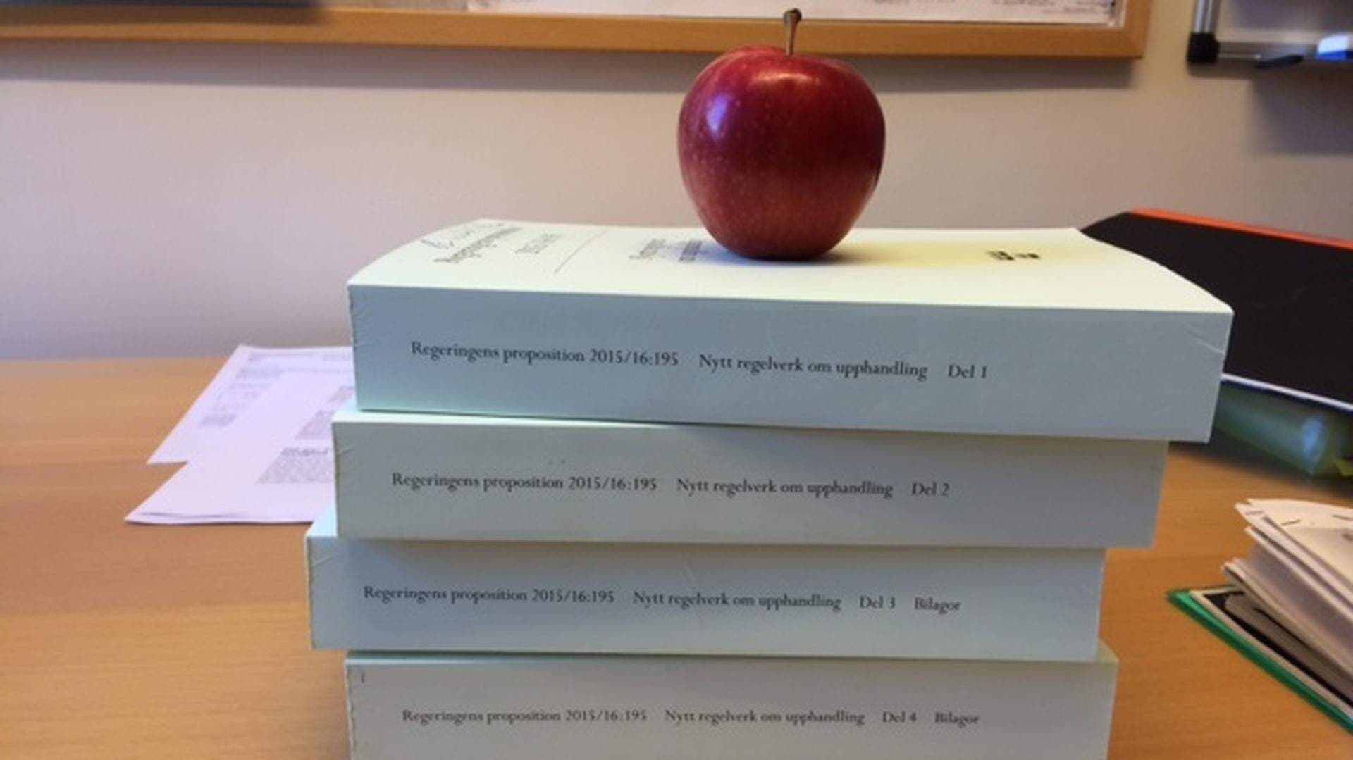 Nytt regelverk om upphandling och ett äpple