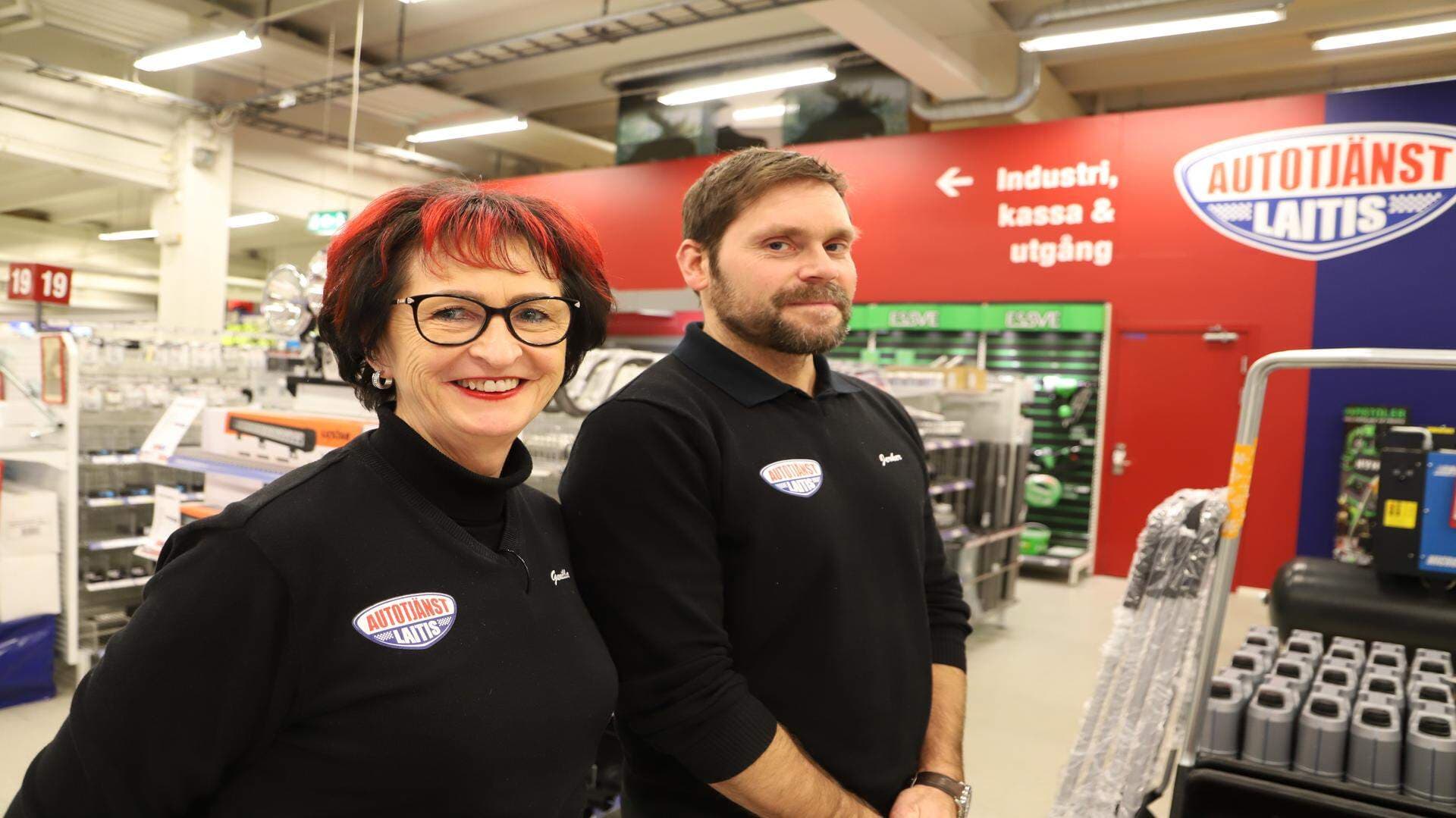 Den fysiska butiken Autotjänst Laitis i Lillänge med grundaren Gunilla Olsén Eriksson och vd Jerker Gustafsson