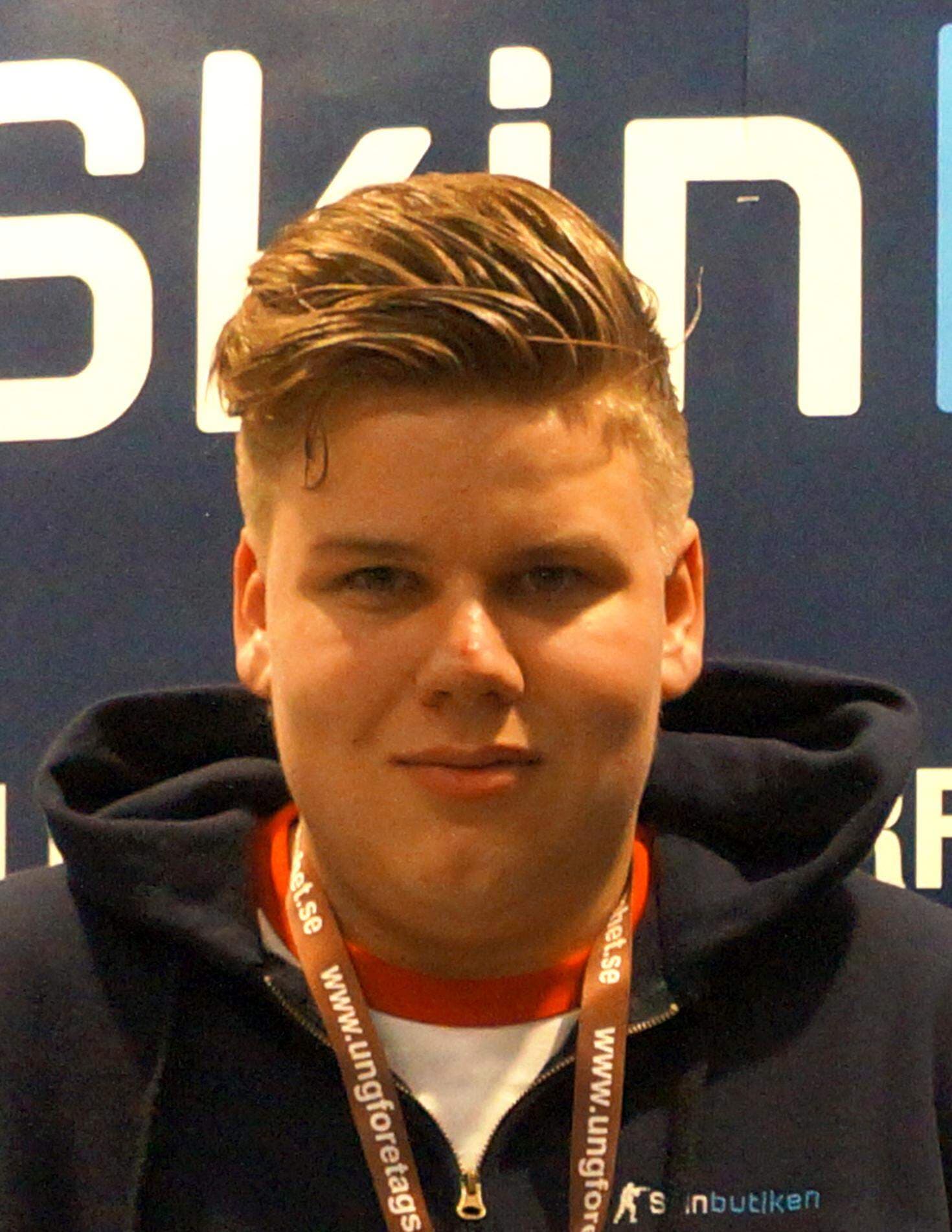 Adam Myllykoski, Skinbutiken UF