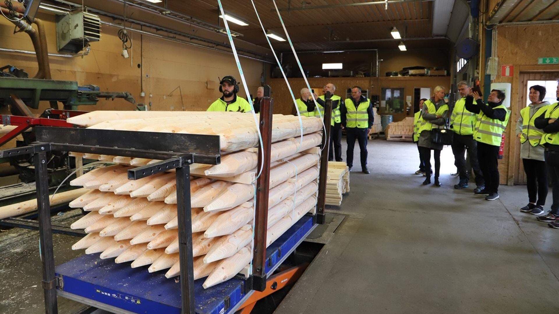 Fyråsträ tillverkar stolpar och stängsel
