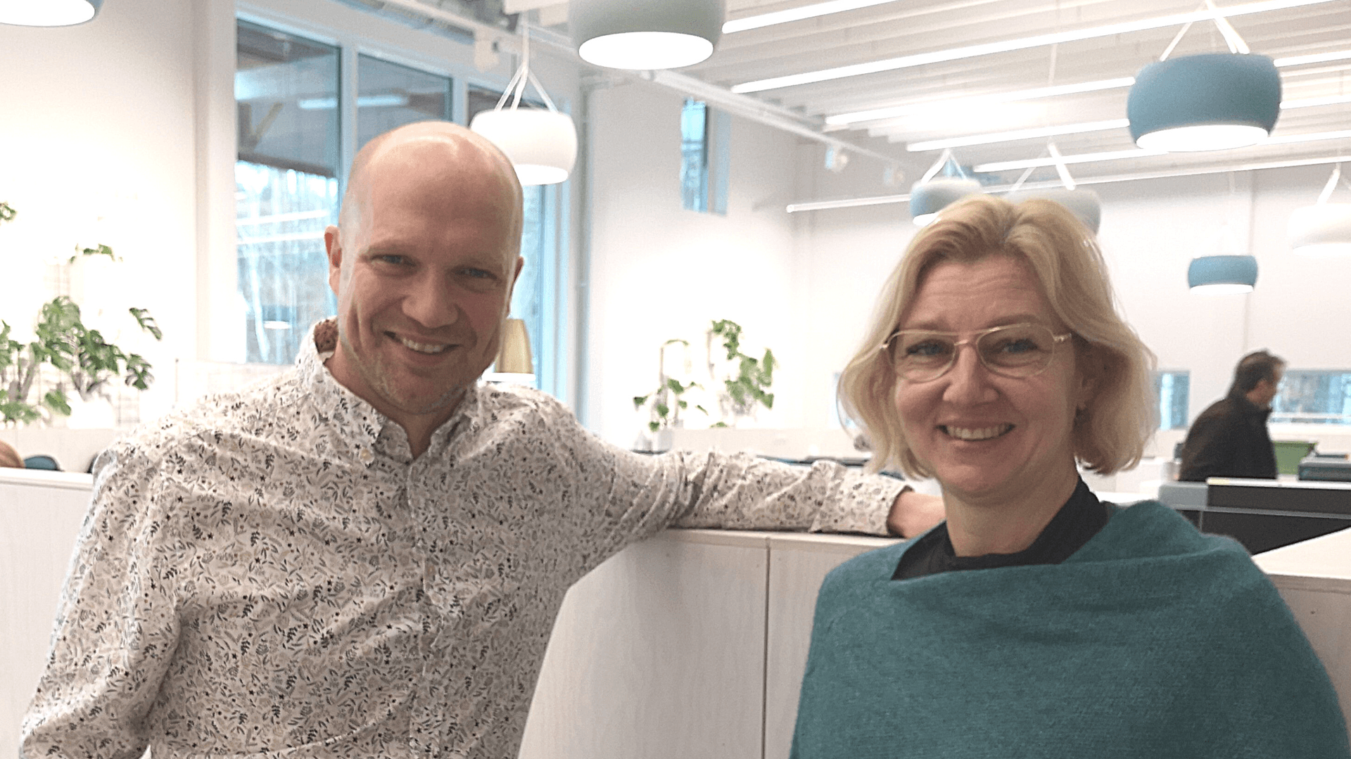 Daniel Johansson, vd Fagerhults Belysning, och Anna Gillek, regionchef Svenskt Näringsliv i Jönköpings län