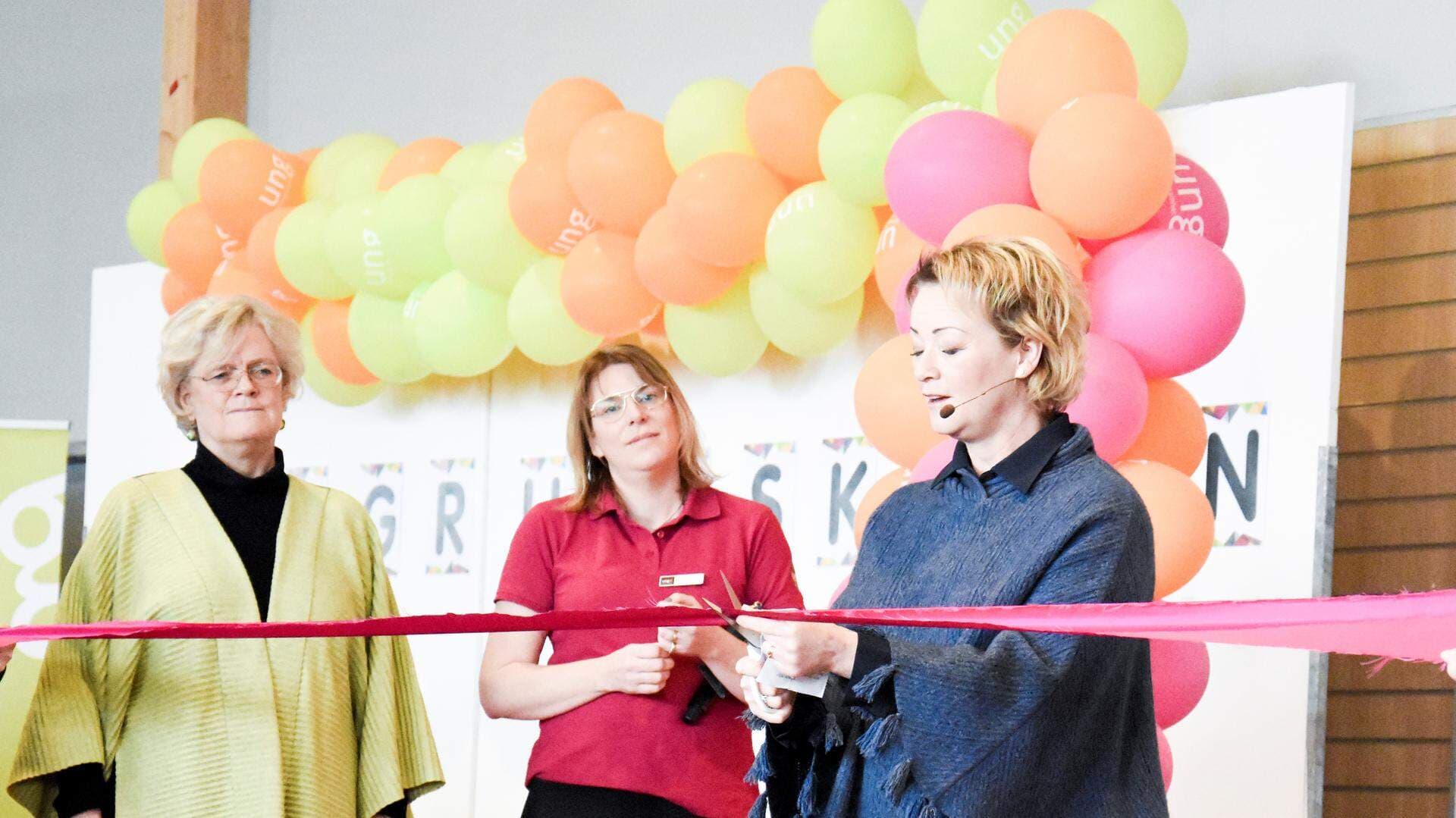 Invigning av årets UF-mässa i Jönköping. Fv: Carola Lemne, Karolina Borg och Kristina Athlei.