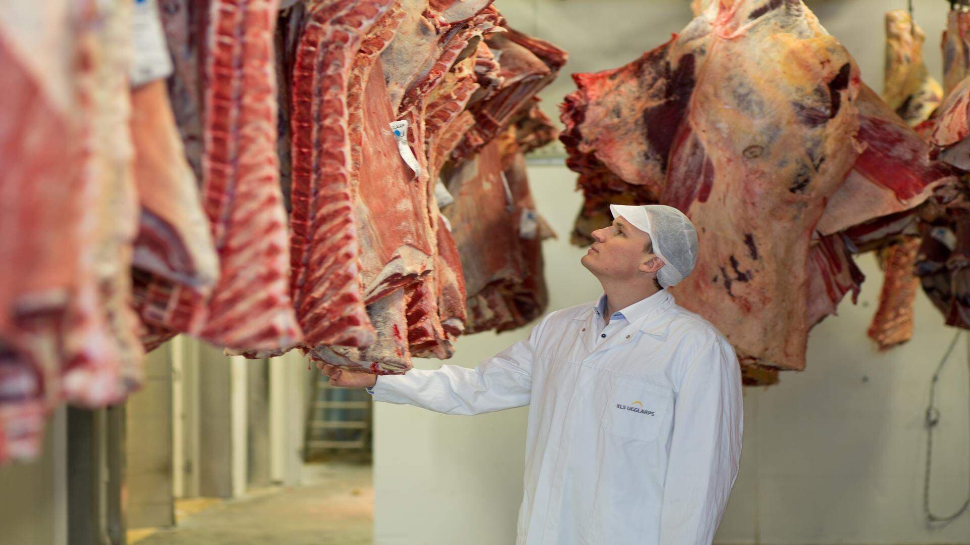 man på ett slakteri