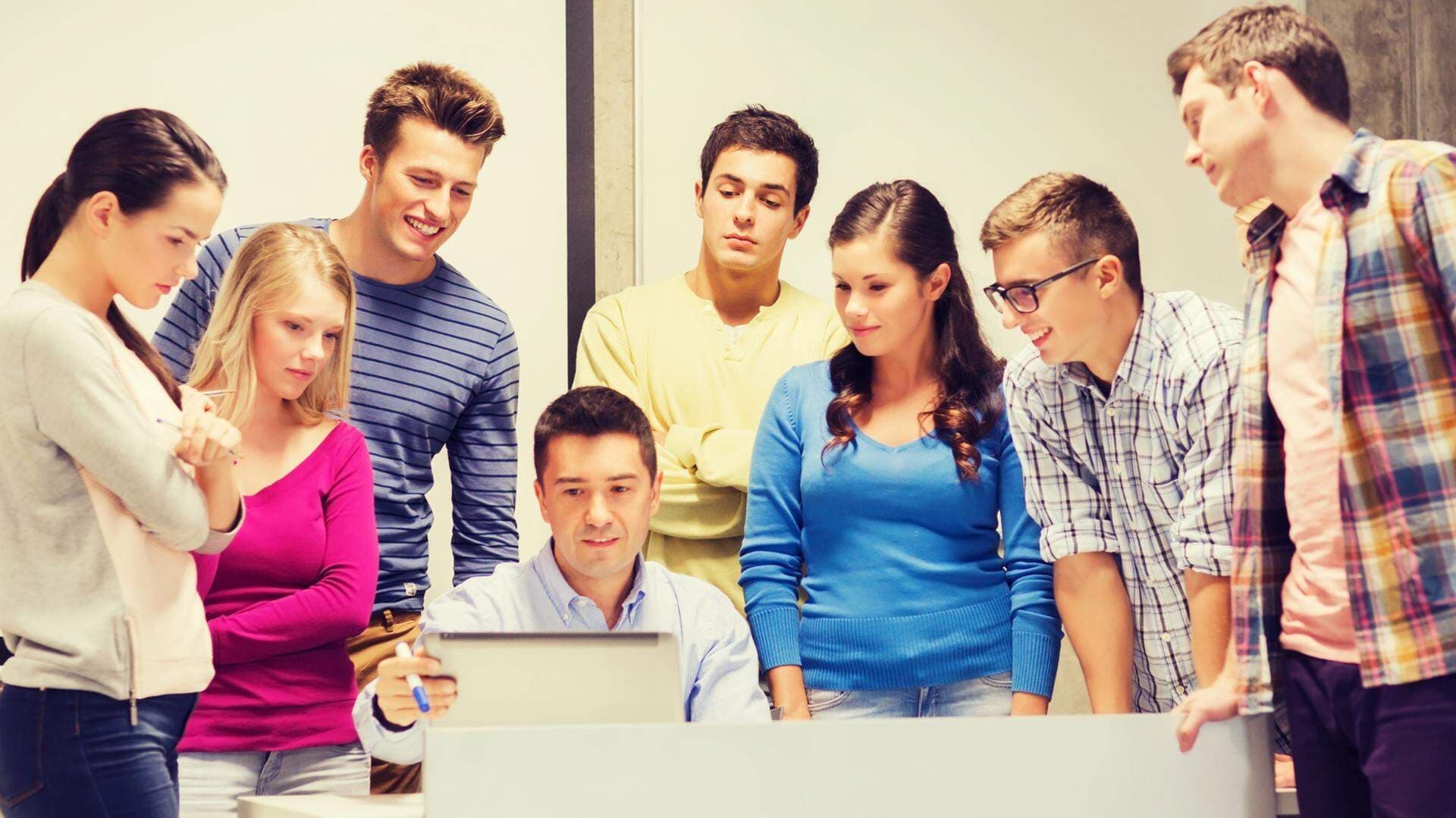 gymnasieelever i grupp