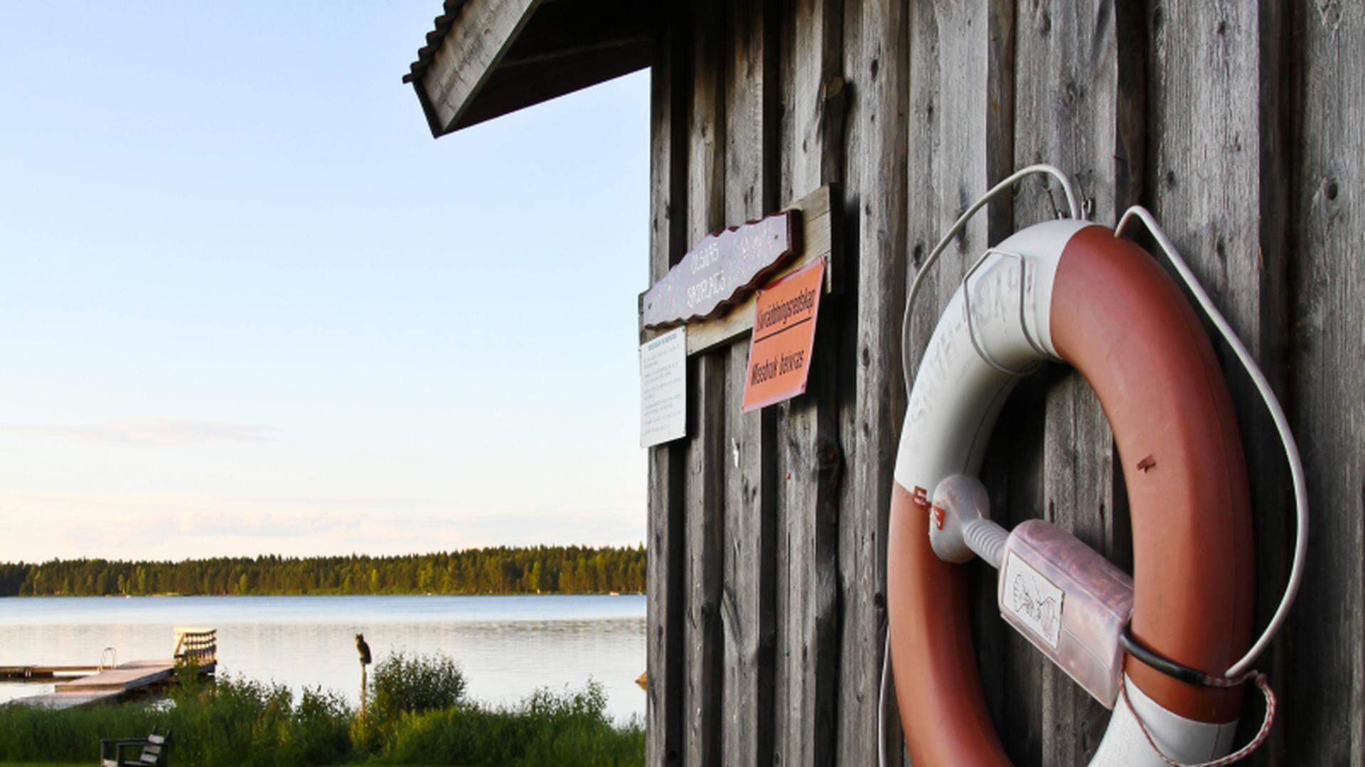 Livboj vid sjö